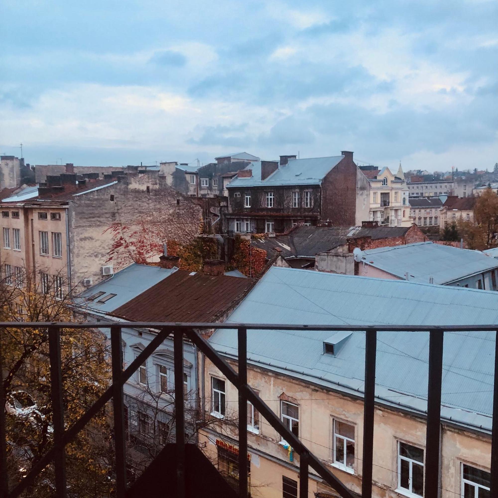 One-Bedroom Apartment Balcony City View