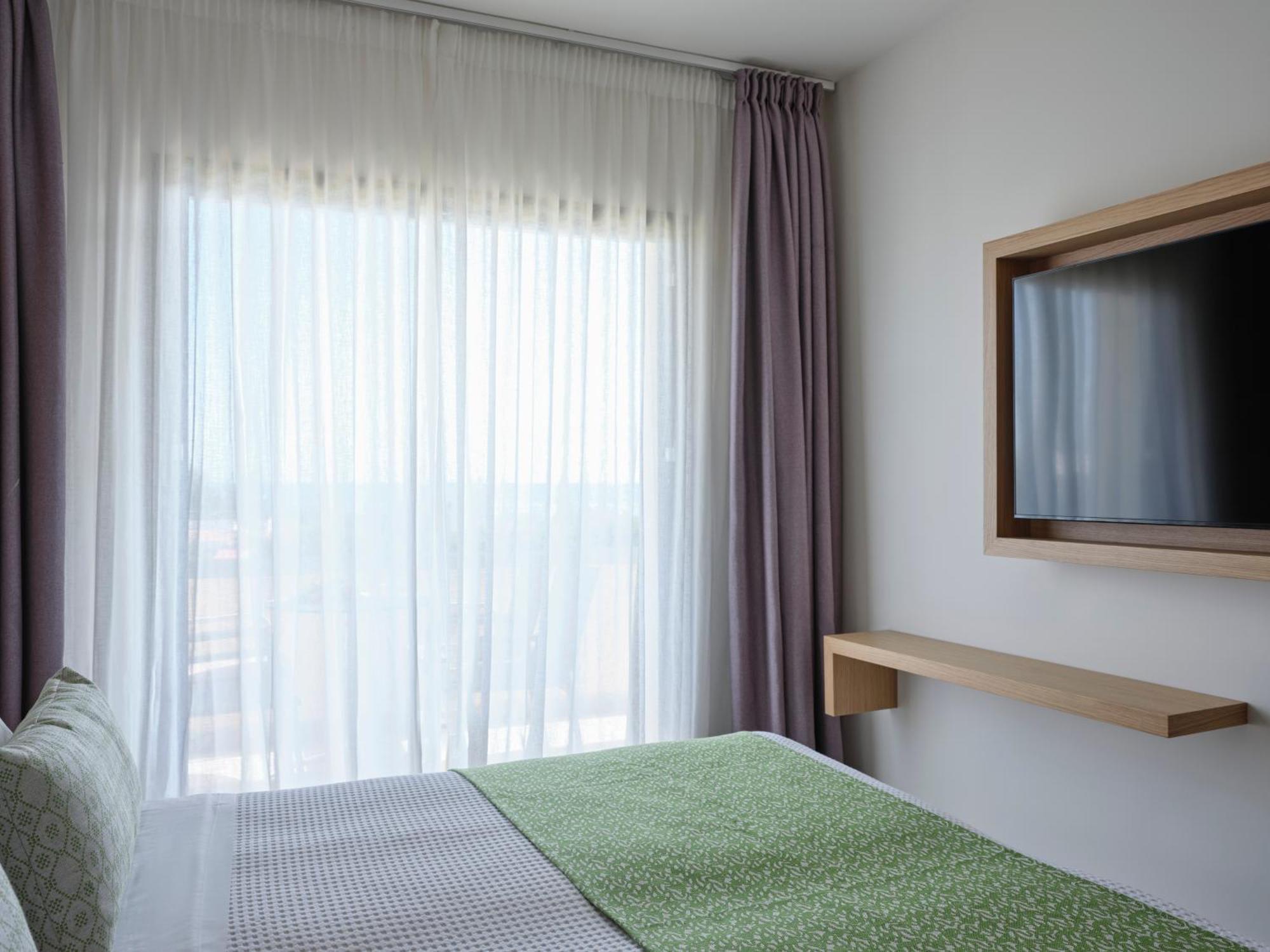 One Bedroom Superior Family Room Sea View
