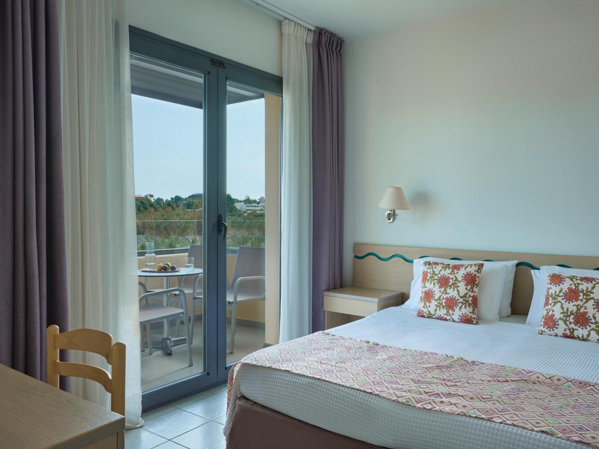 One Bedroom Superior Family Room Sea View