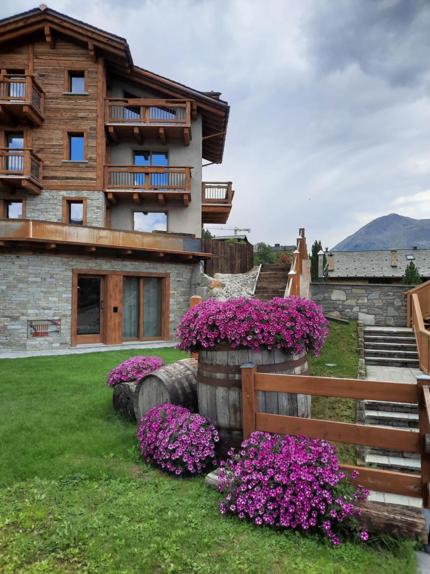 Apartament typu Junior Suite z widokiem na ogród
