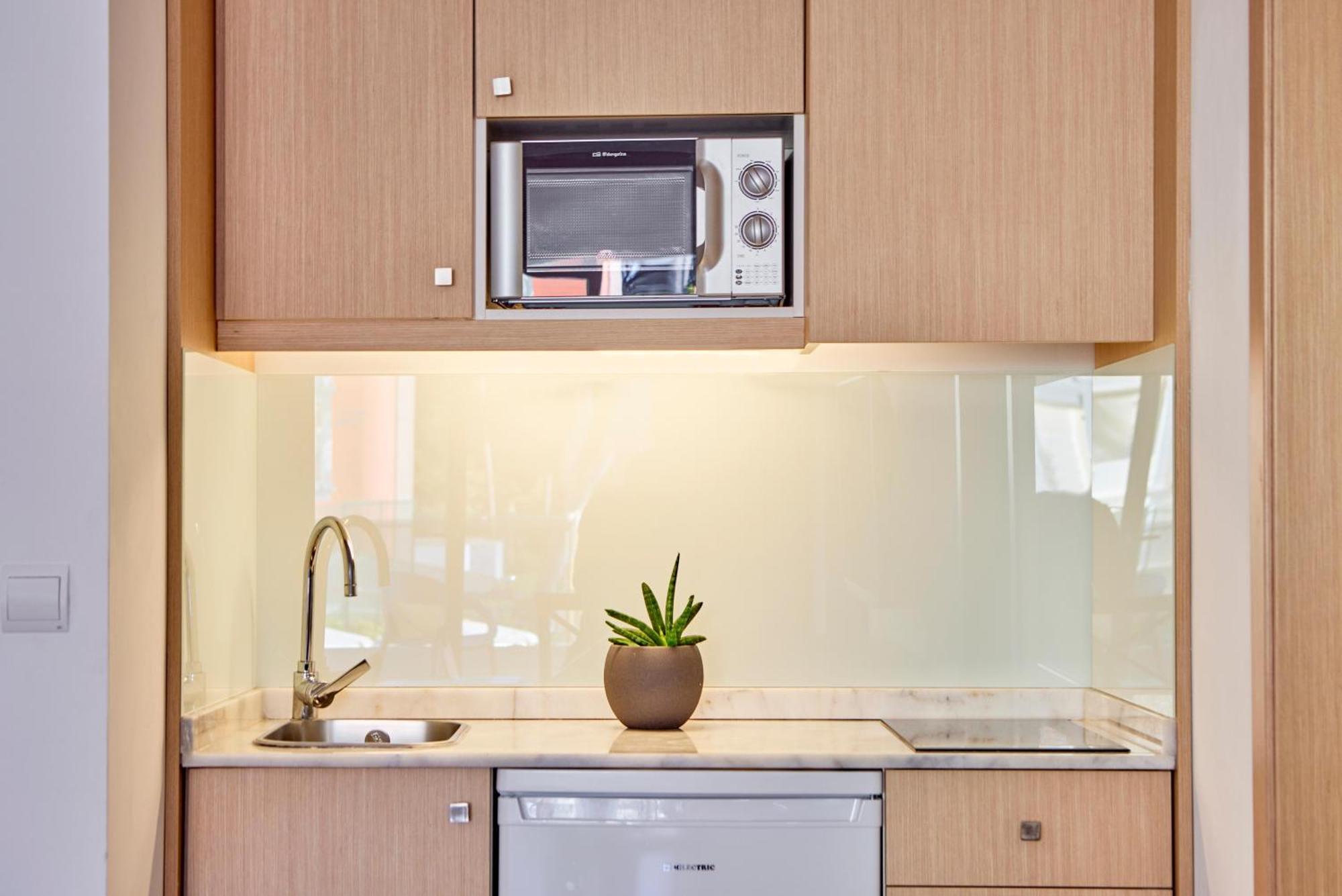 Apartament typu suite z 1 sypialnią i widokiem na basen