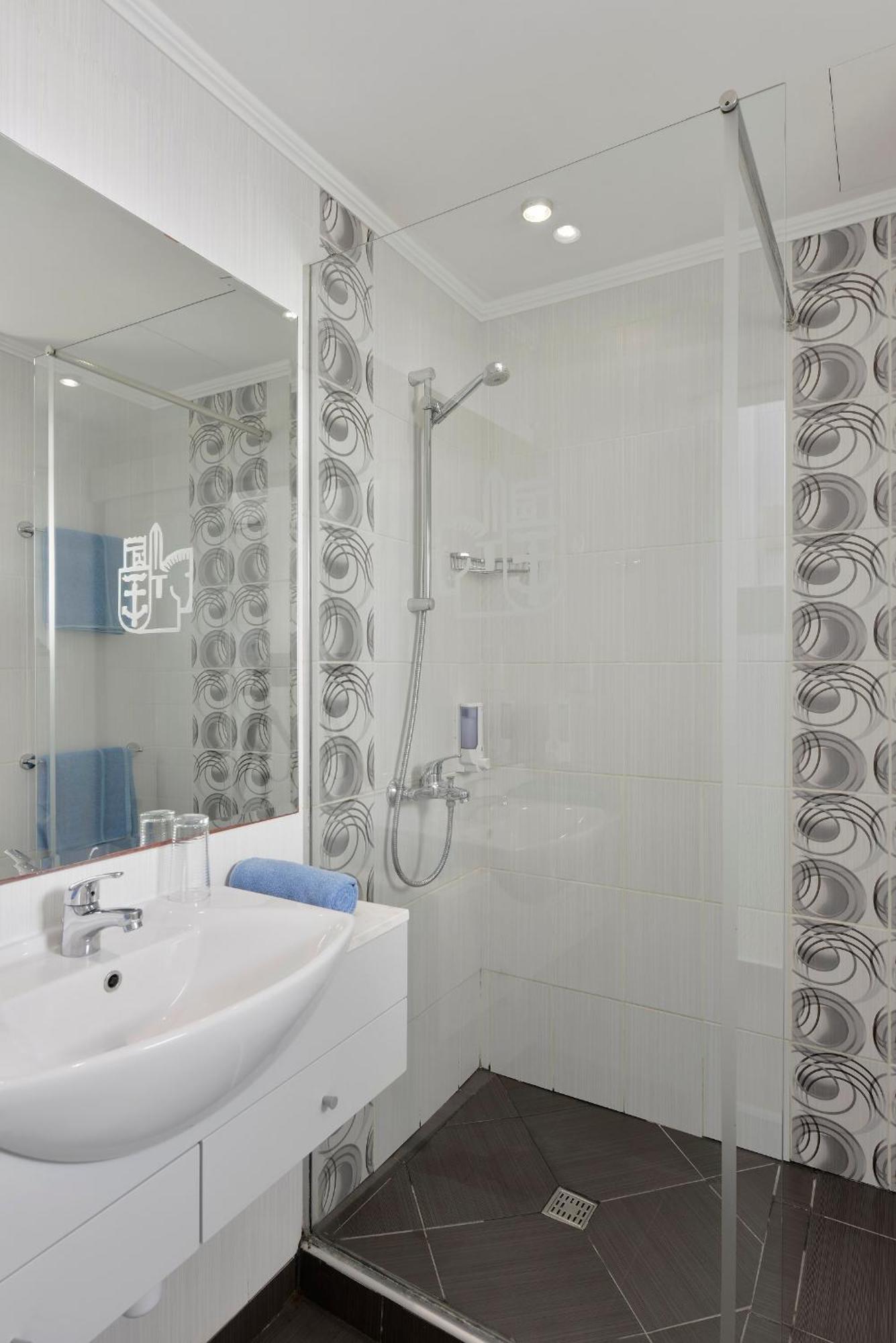 One-Bedroom Family Apartment,1545387616:JPEG