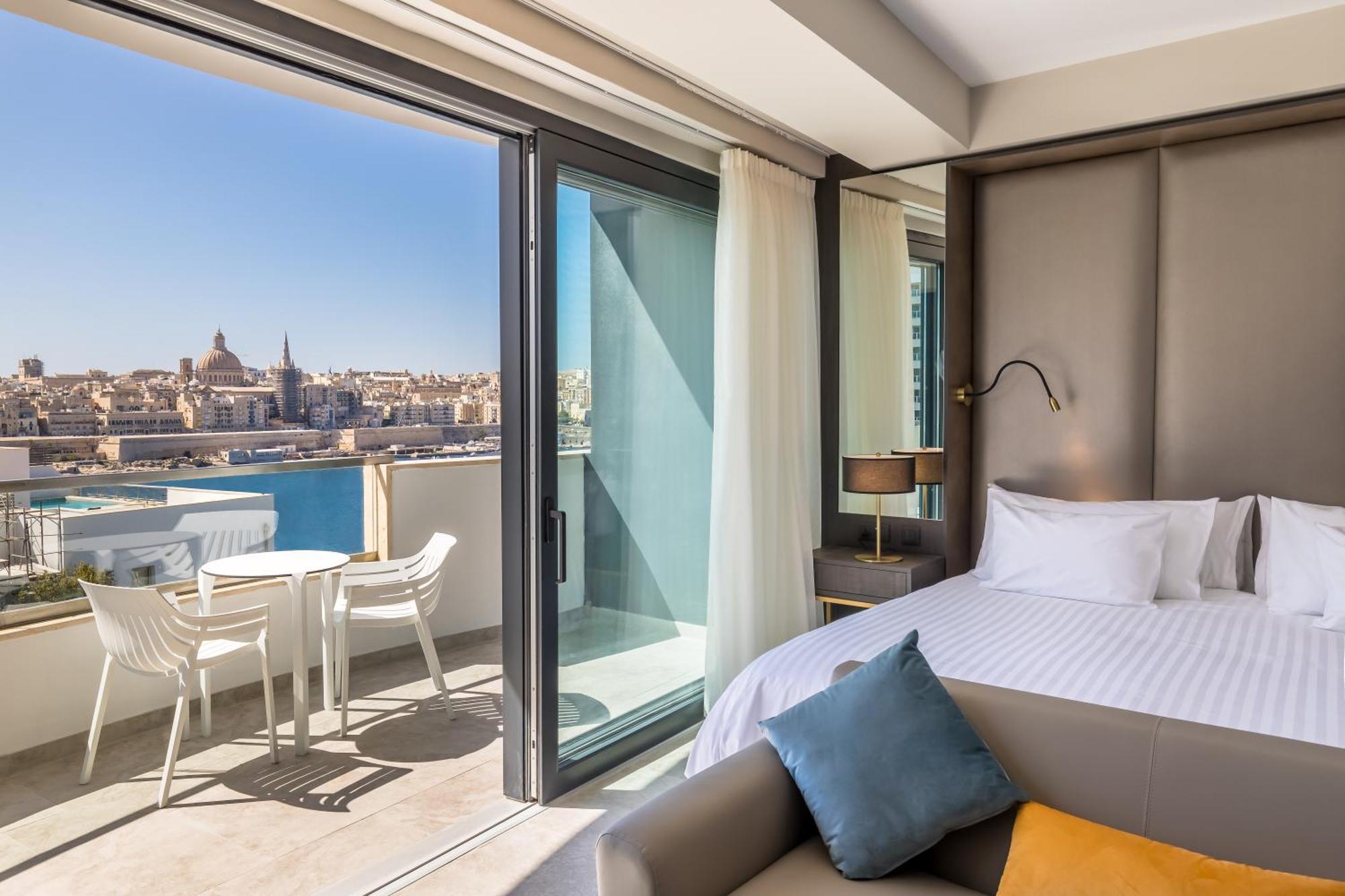 Deluxe Double or Twin Room Sea View