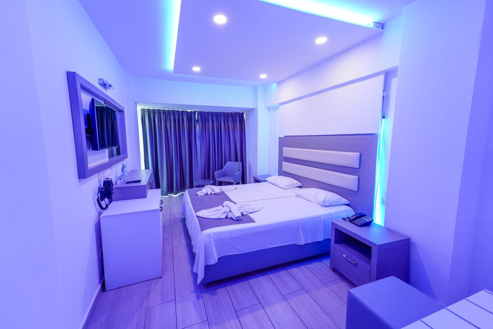 Double or Twin Room Pool View