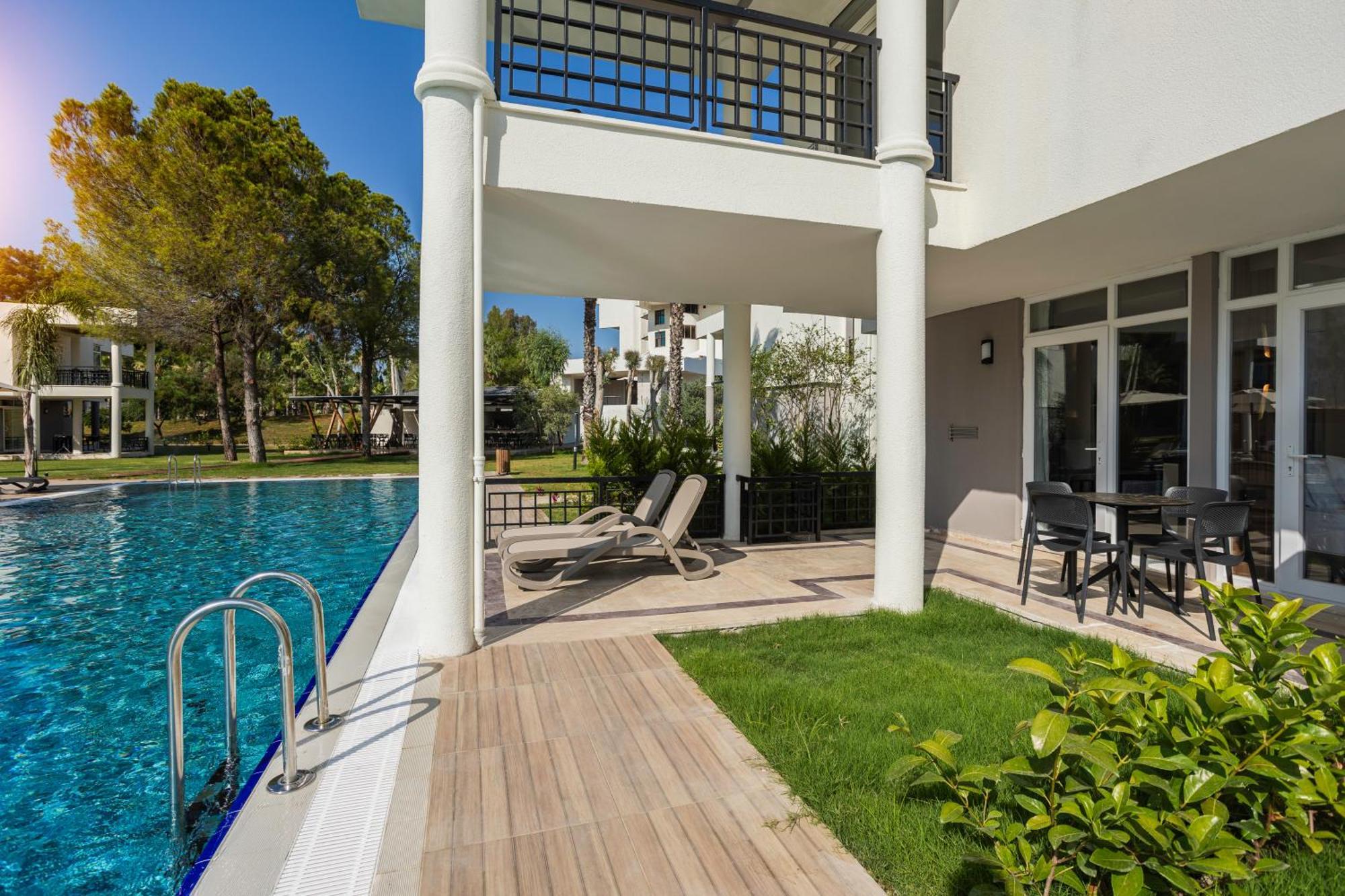 Apartament typu Suite z widokiem na basen