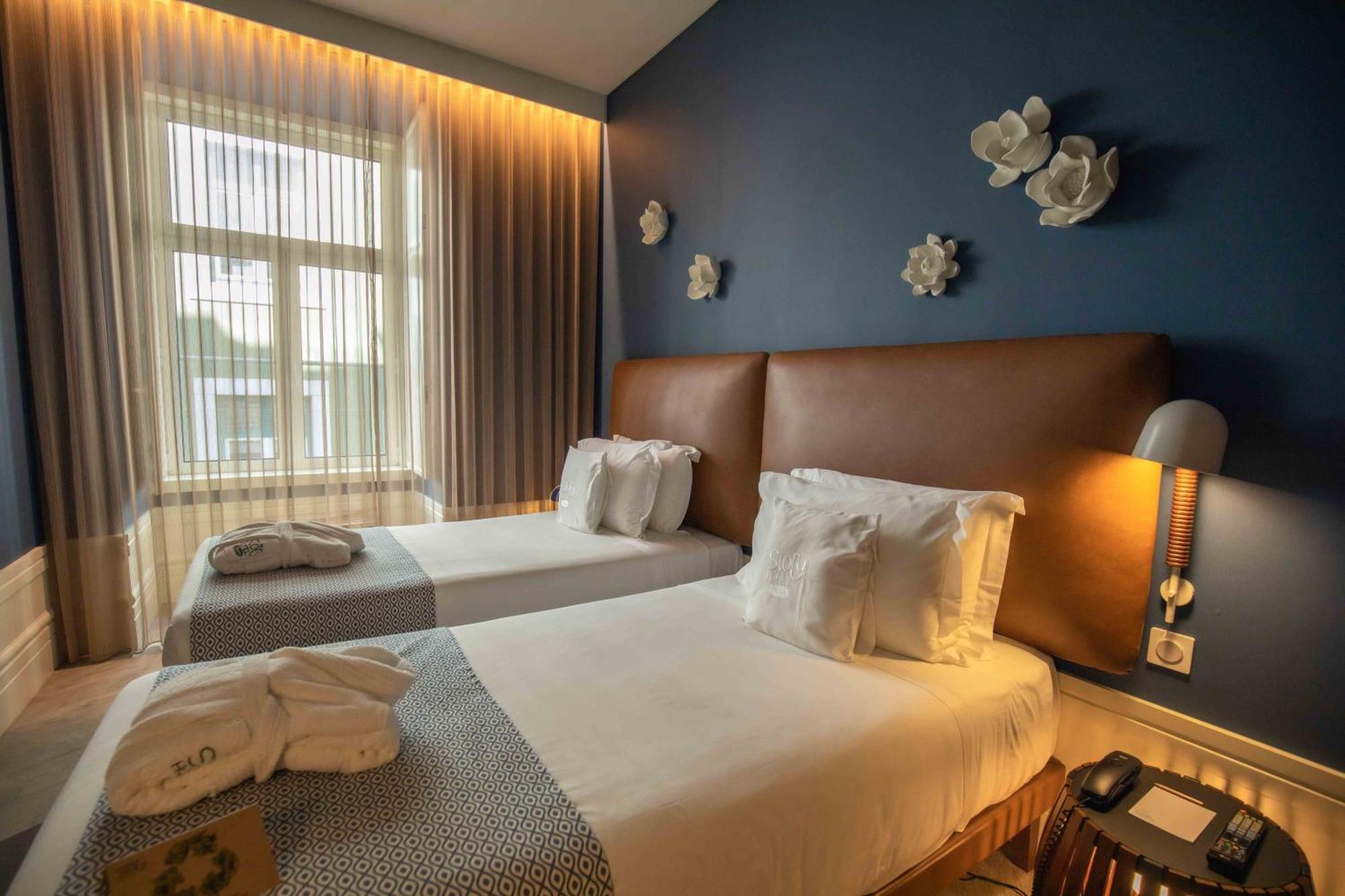 Twin Room,1457839204:JPEG