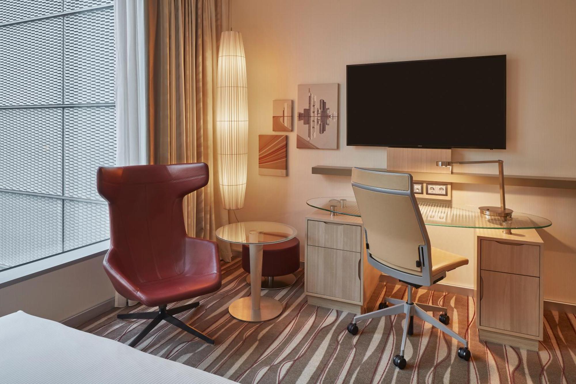 Queen Room,1552492486:JPEG