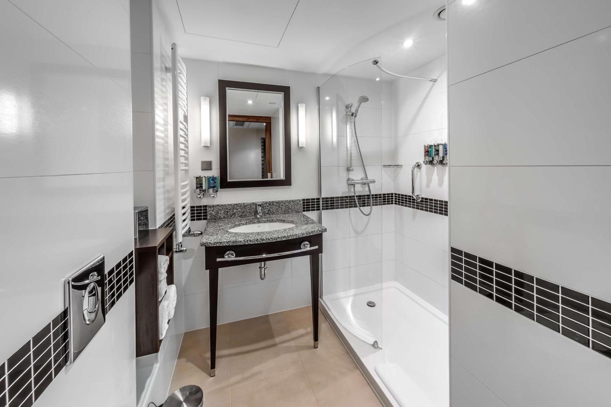 Queen Room with Sofa Bed,1547400463:JPEG