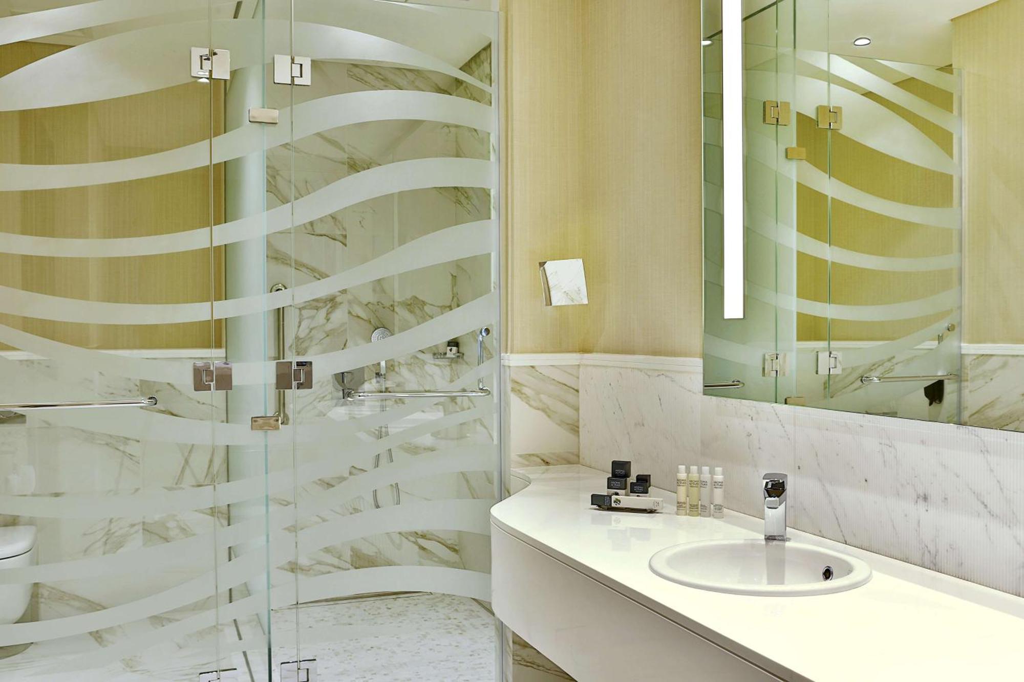 Junior King Suite Sea View High Floor