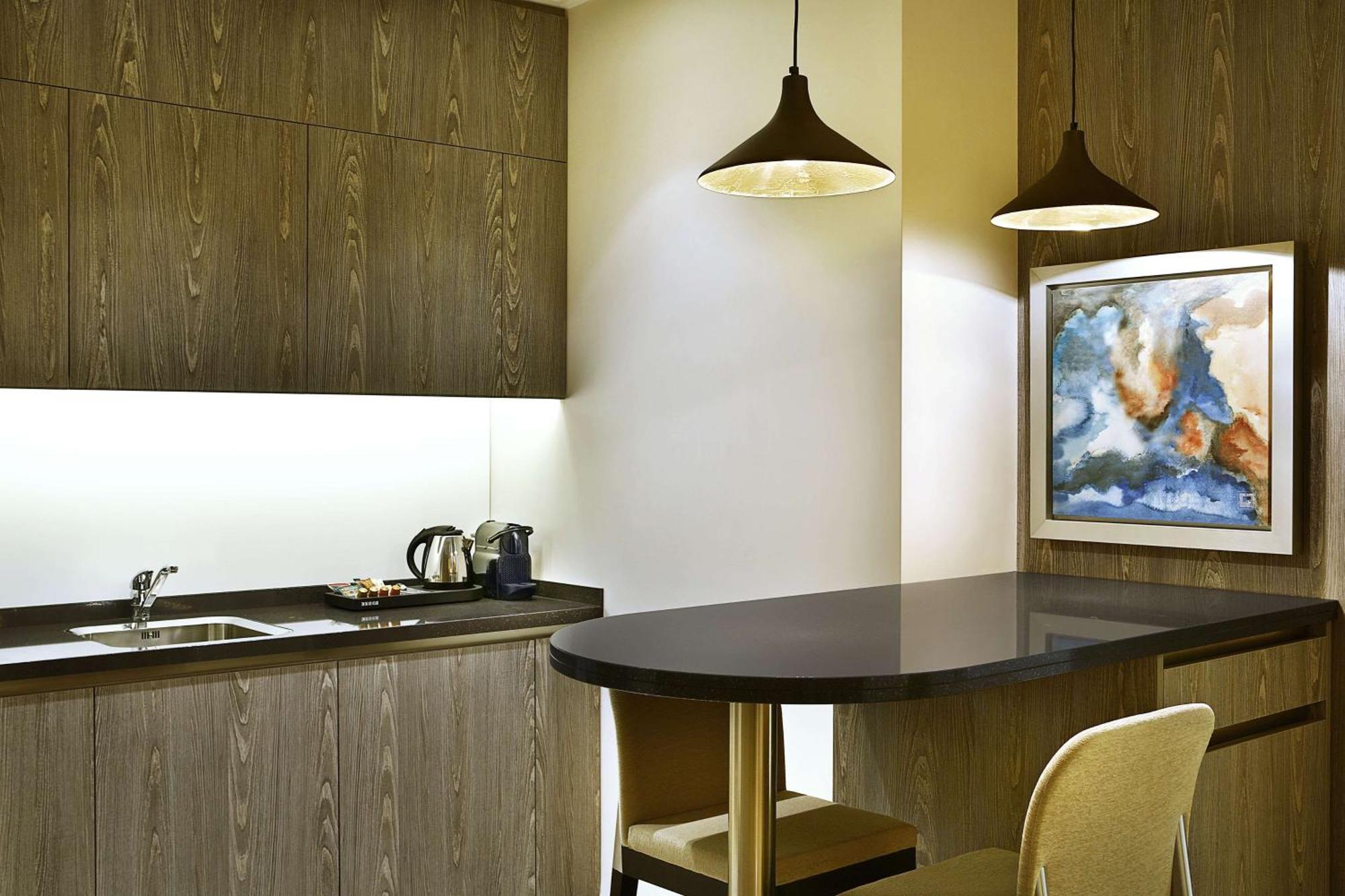 Junior King Suite Sea View High Floor