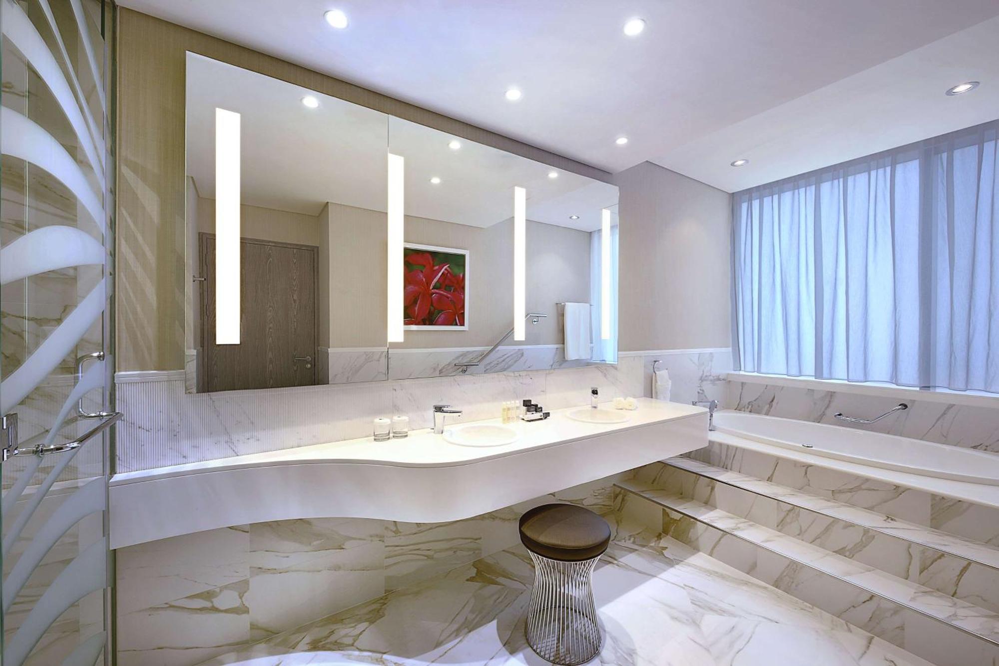 Junior King Suite Sea View High Floor