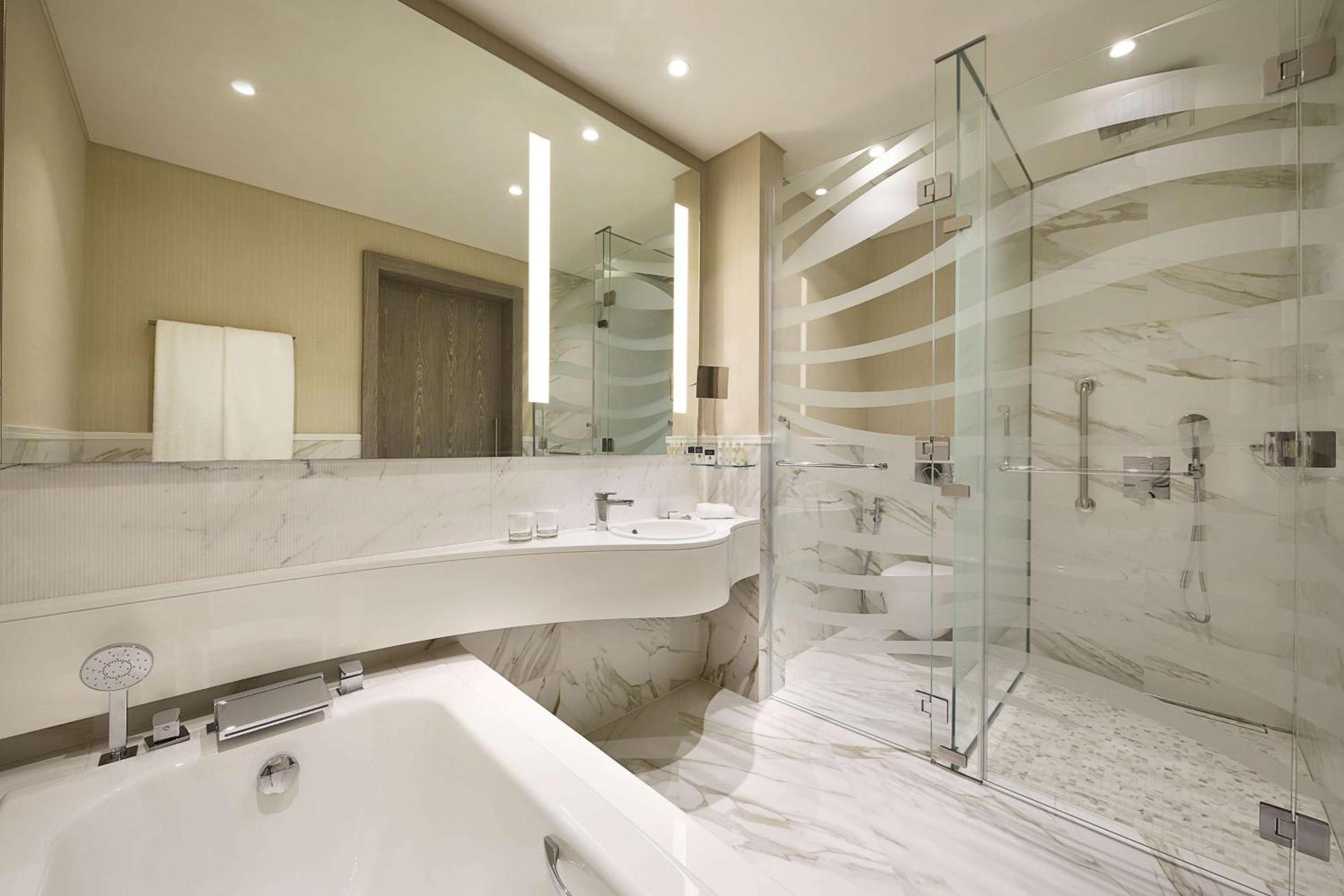 Junior King Suite Sea View High Floor