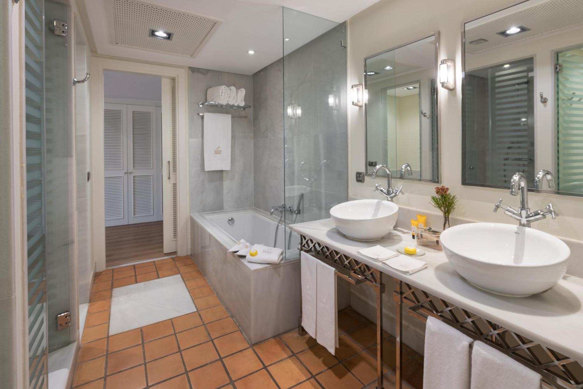 Apartament typu Junior Suite z widokiem na ogród (2 osoby dorosłe + 2 dzieci)