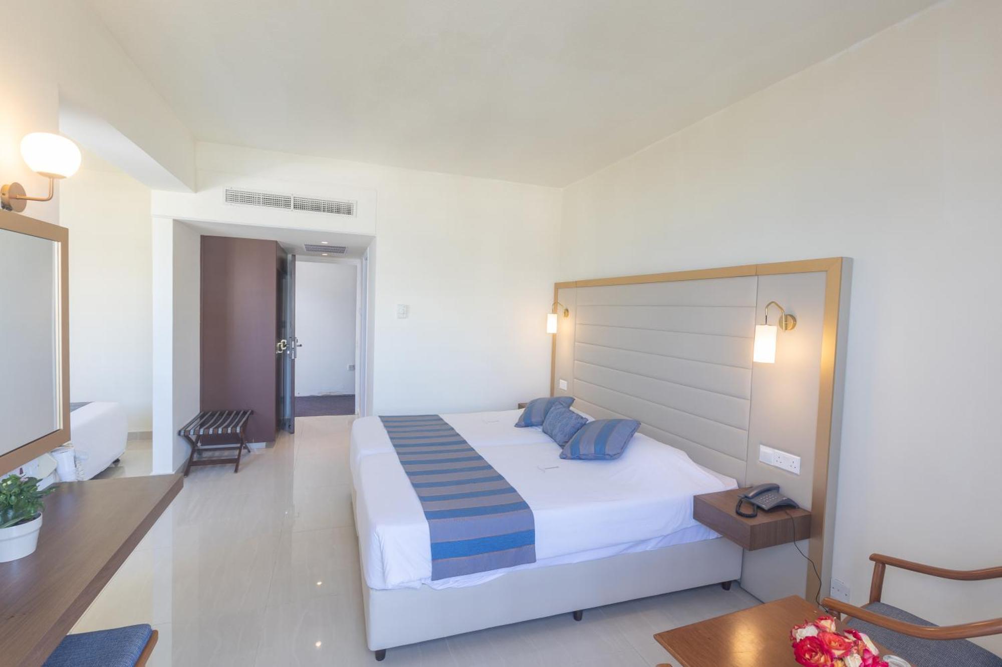 Standard Room Side Sea View