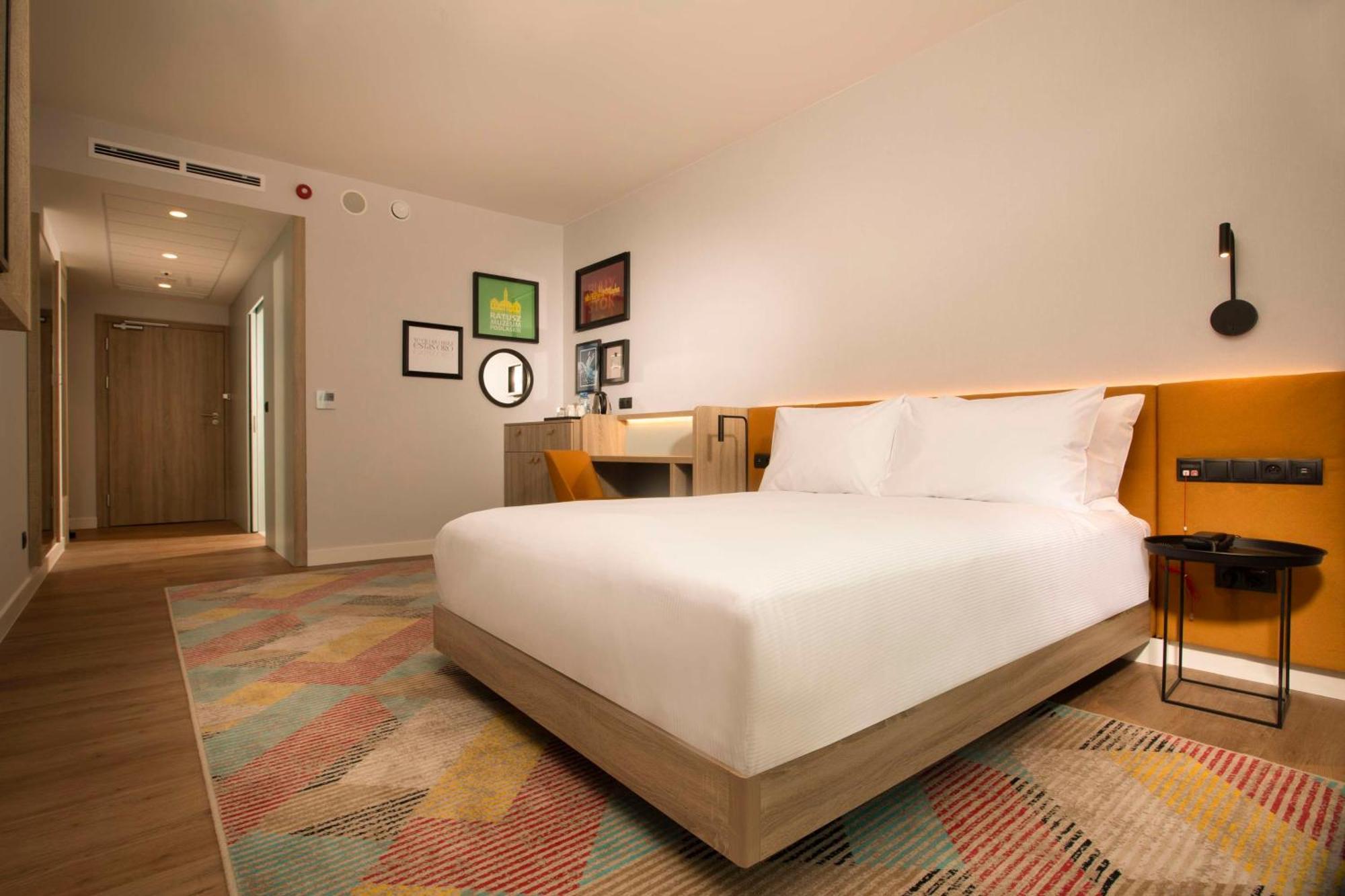 Queen Room - Mobility Access,1548797971:JPEG