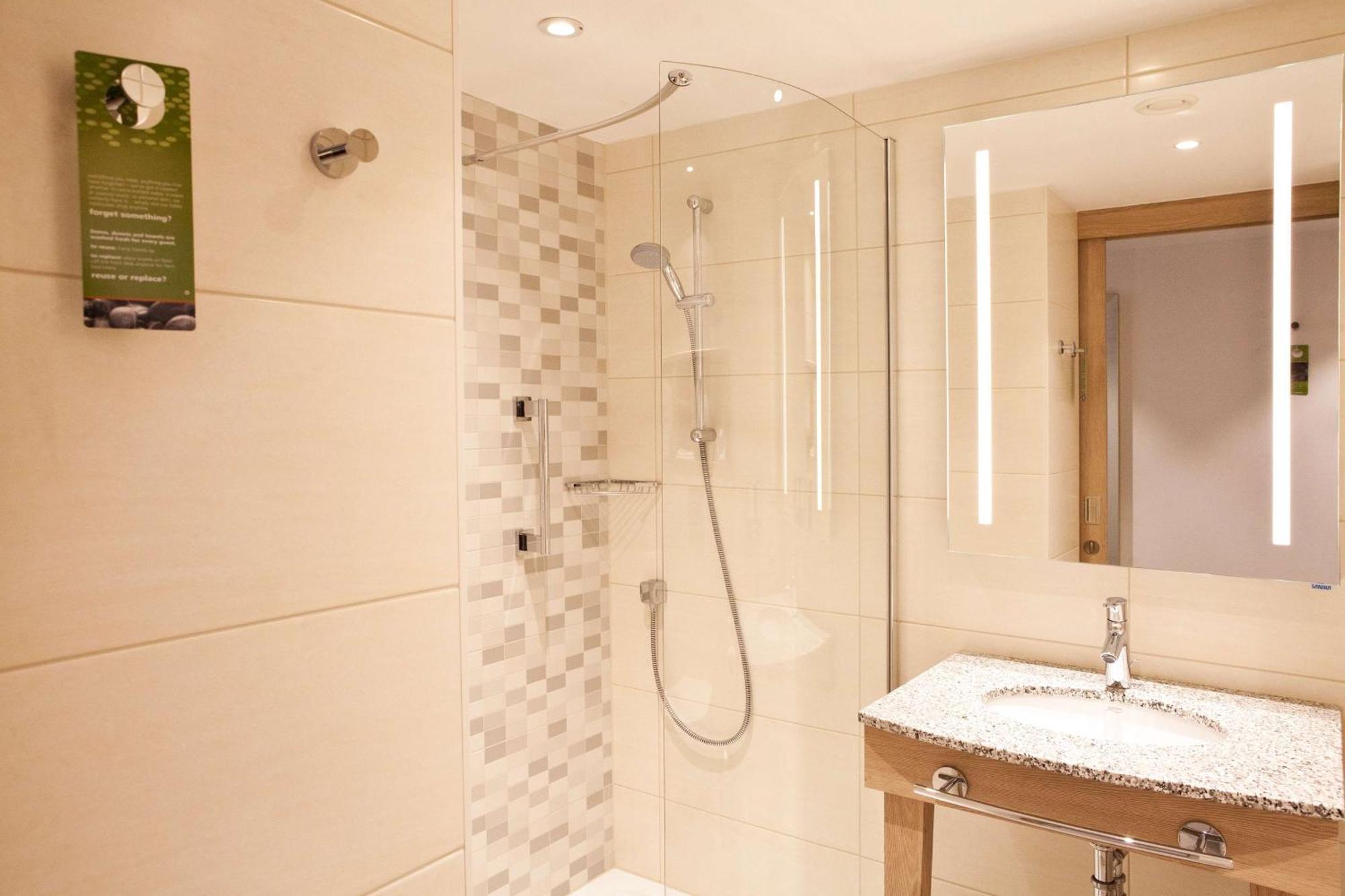 King Room,1548817738:JPEG