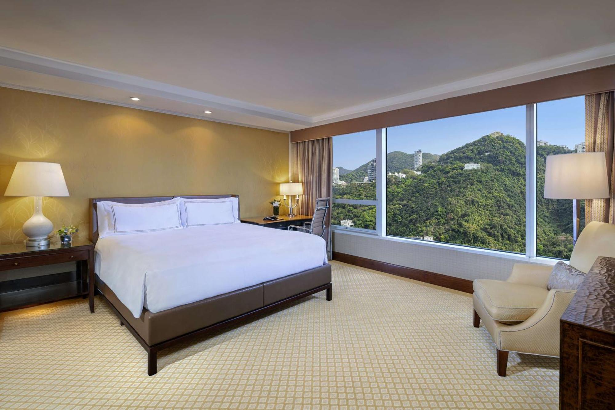 Executive King Suite Peak View