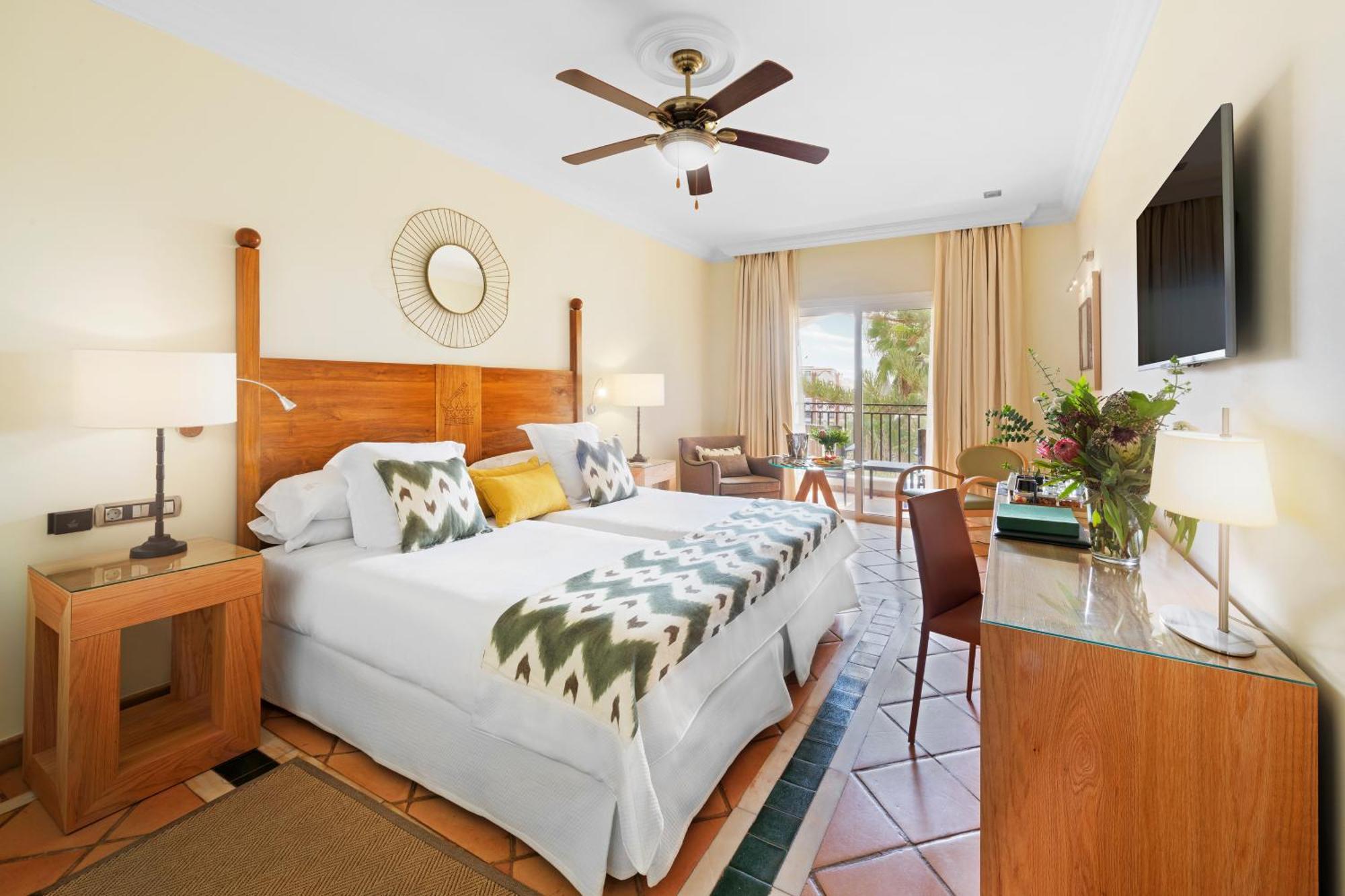 Double Room Sea View (2 Adults + 1 Child),1548890146:JPEG