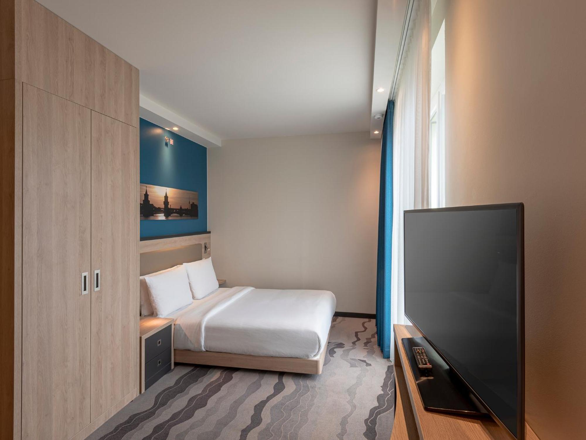 Queen Room - Accessible,1549434442:JPEG