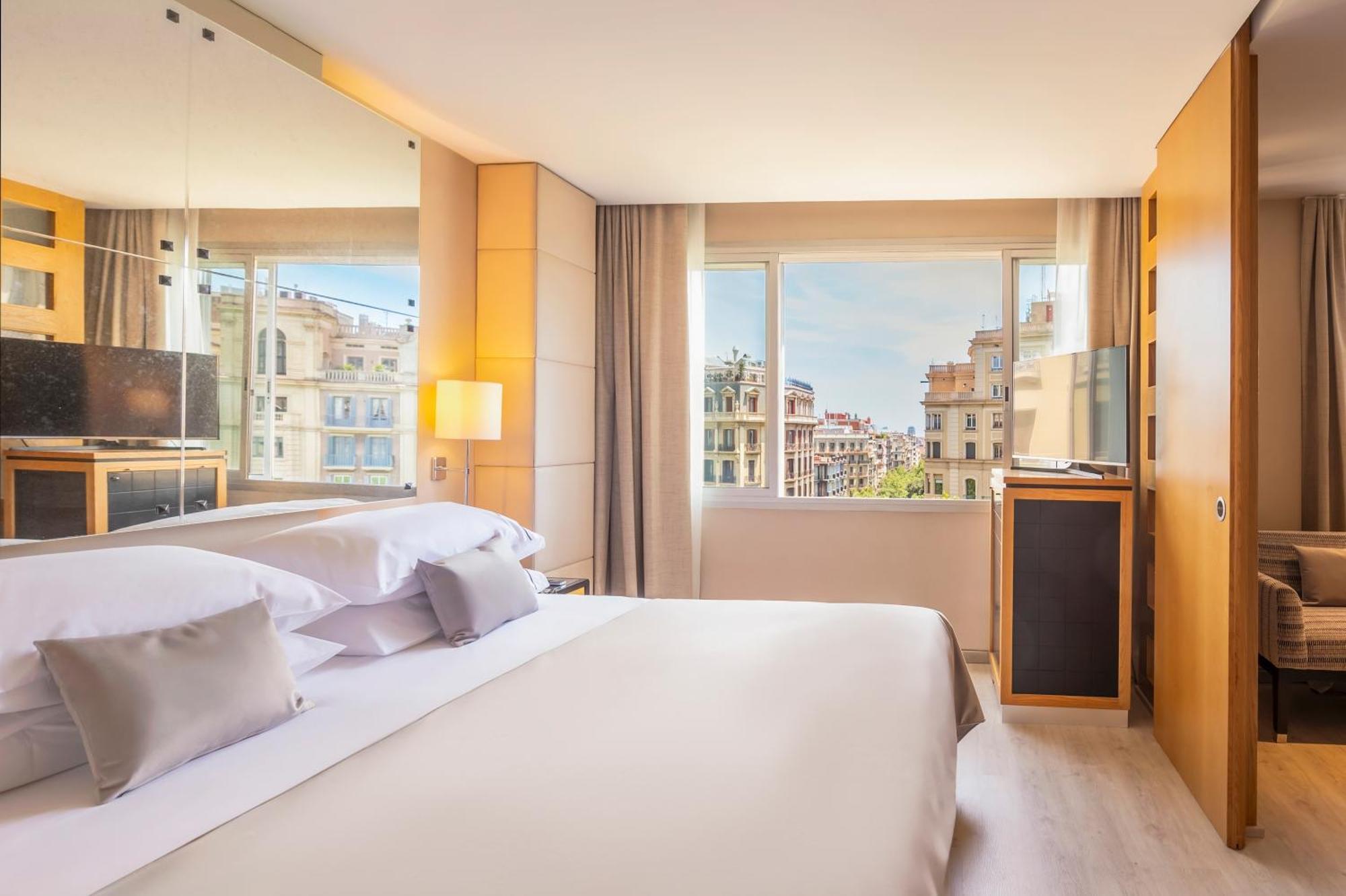 Apartament typu Junior Suite z dodatkowym łóżkiem i widokiem na okolicę