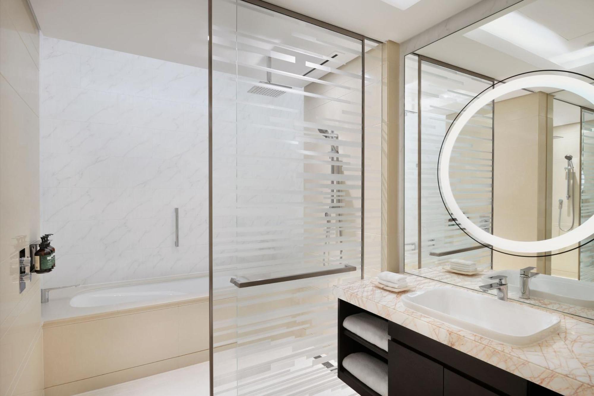 Junior King Suite