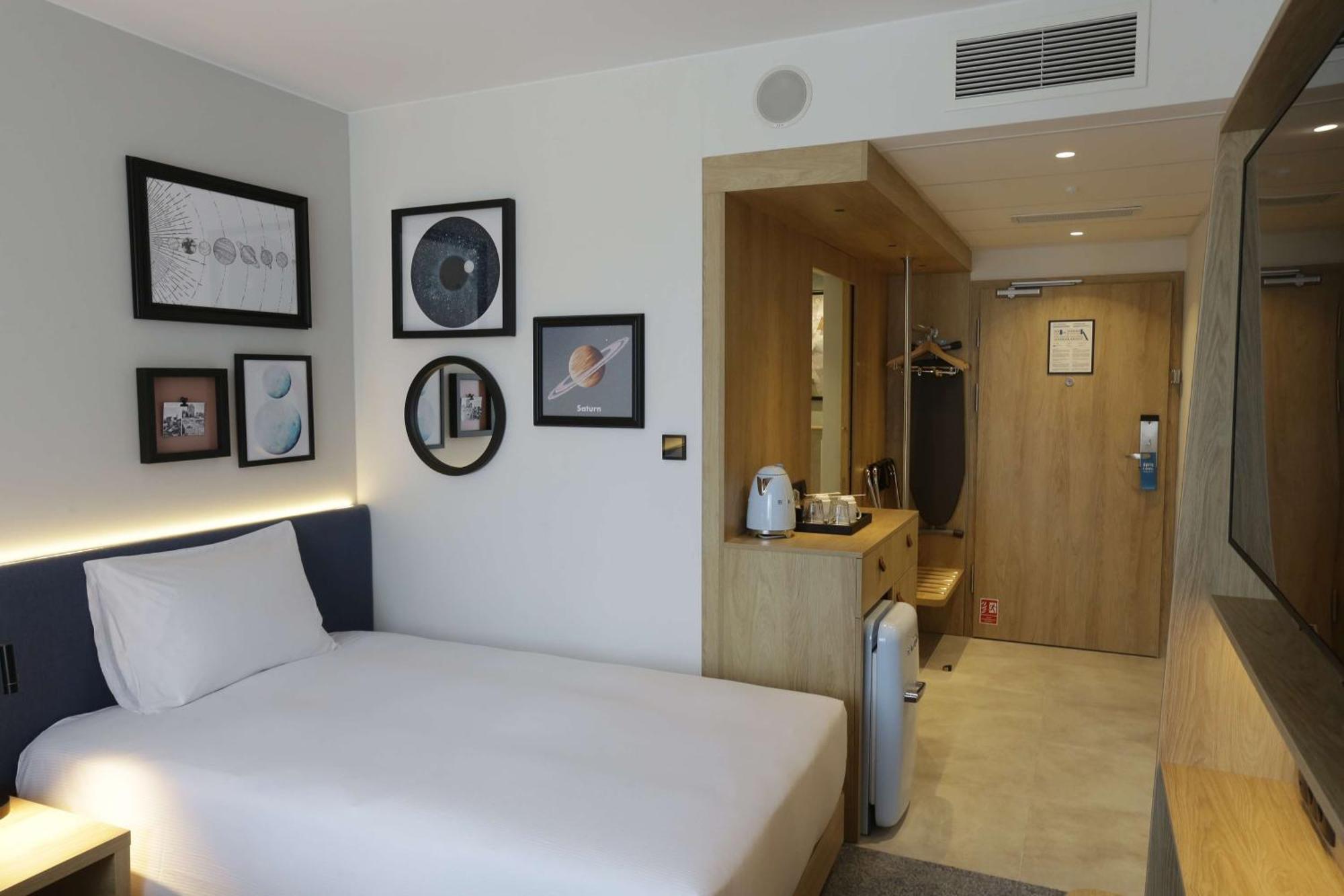 Twin Room,1552459960:JPEG