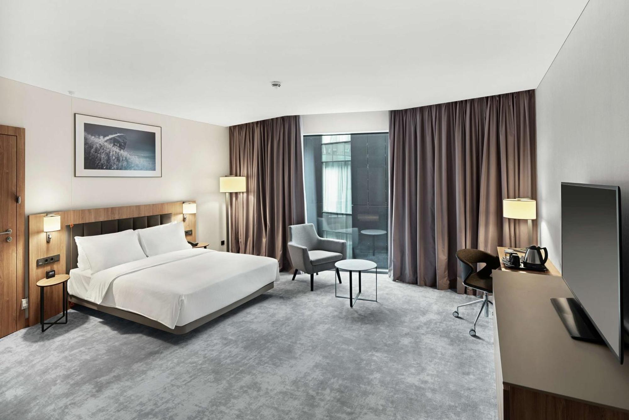 Queen Room Accessible