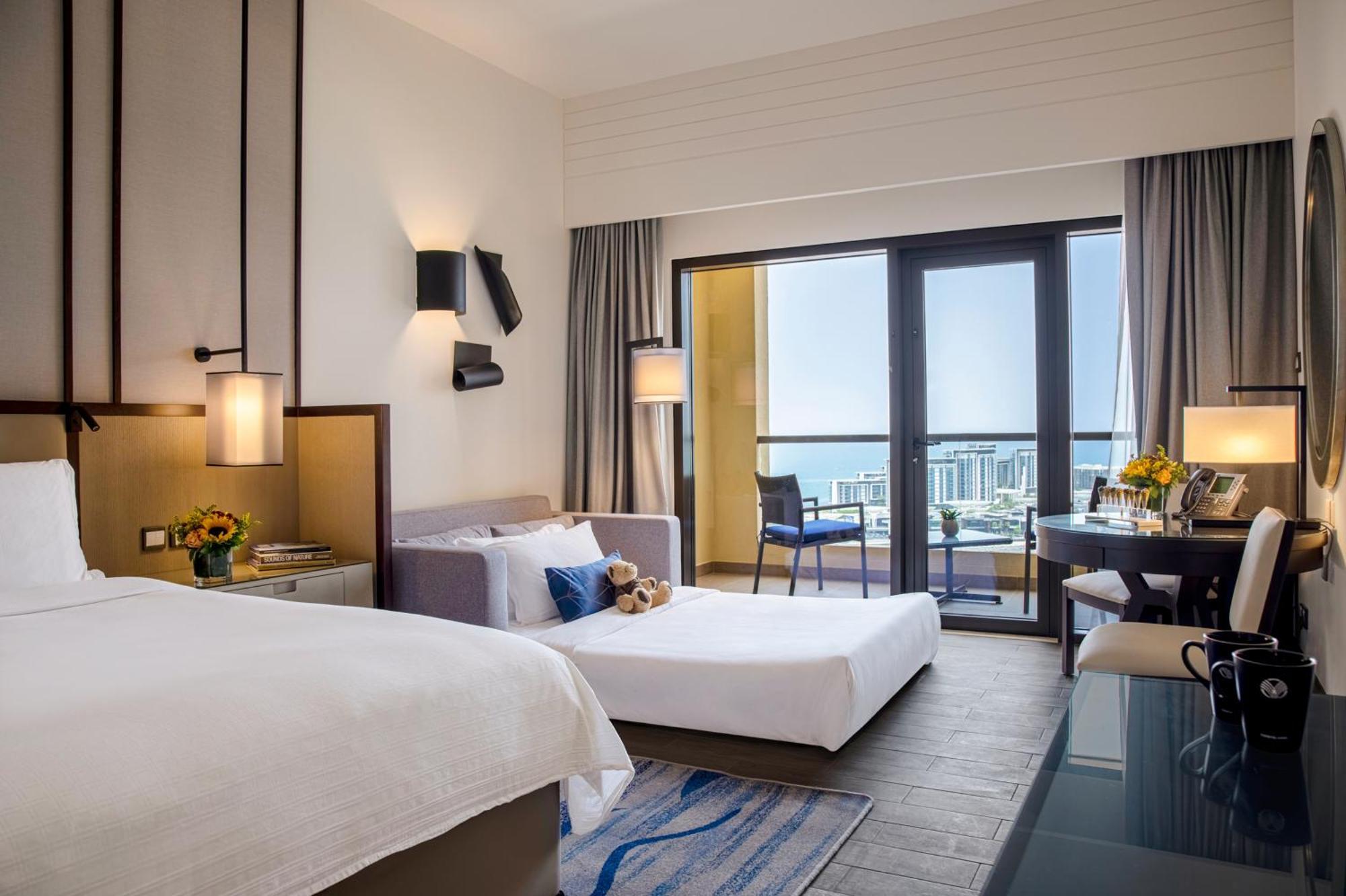 Sea Front View Family Room Balcony King Bed