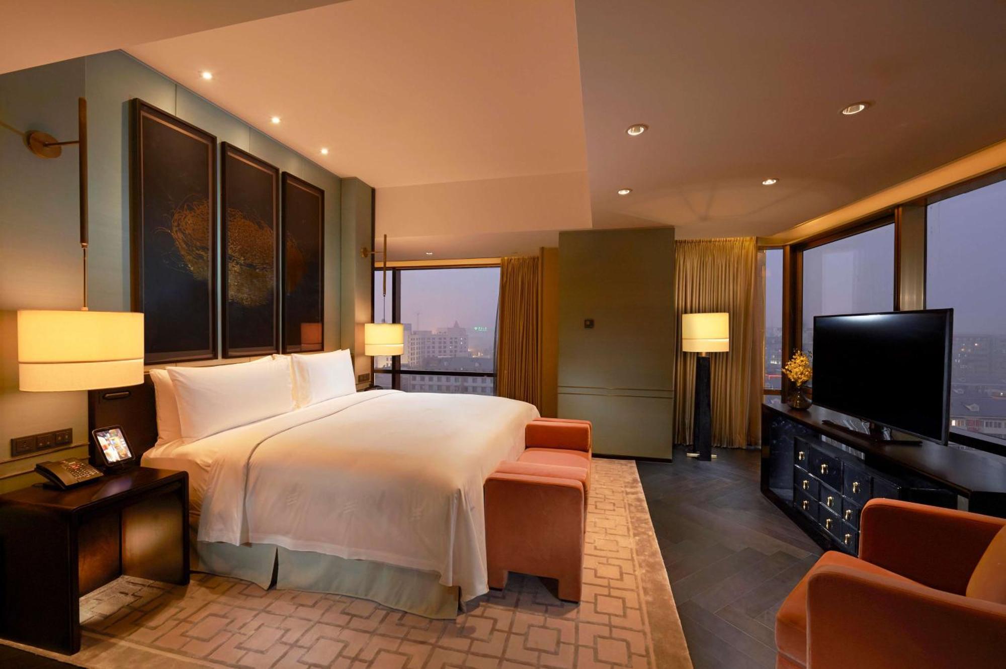 Premier King Suite