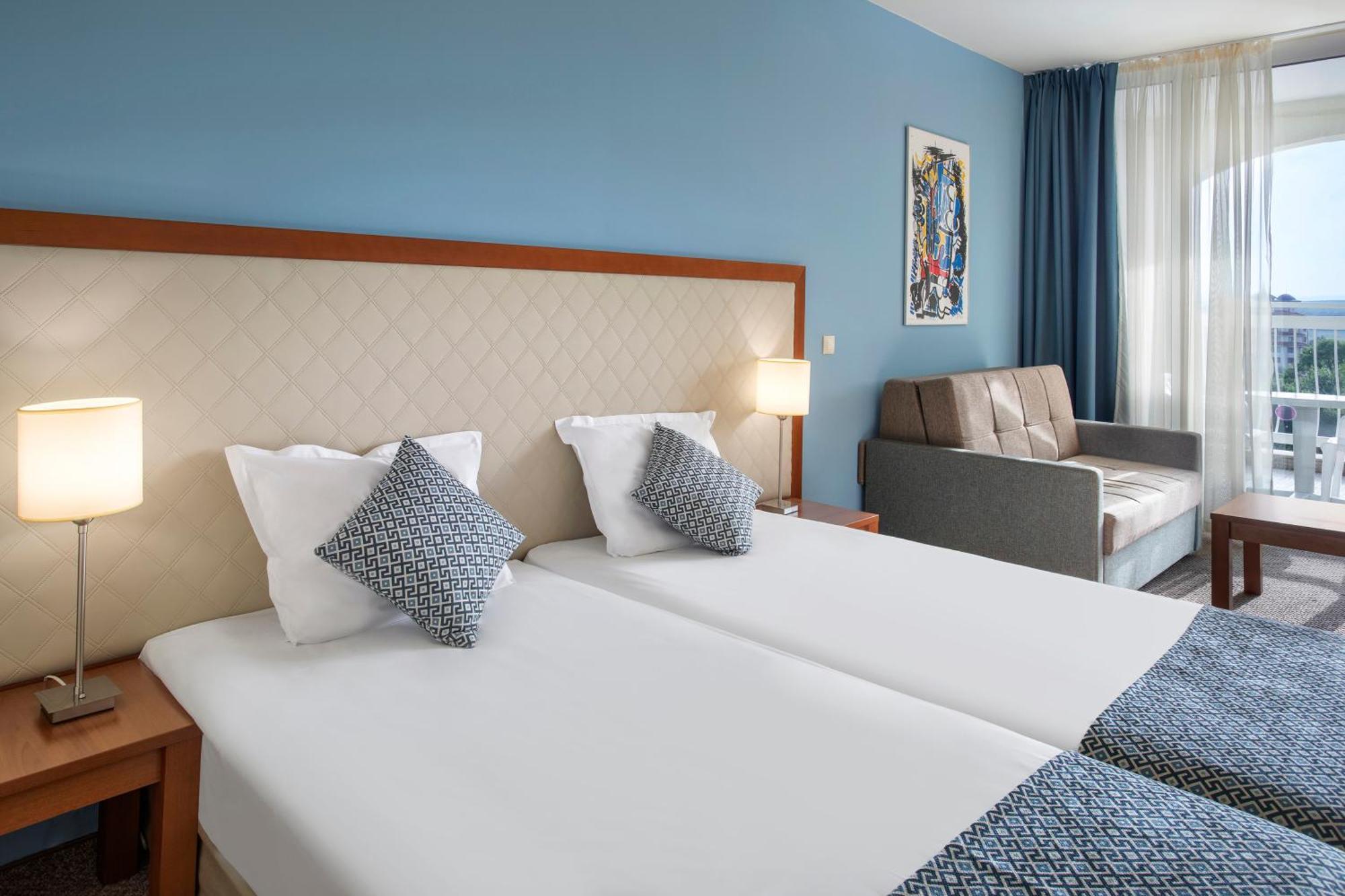 Standard Twin Room with Park View,1553025277:JPEG