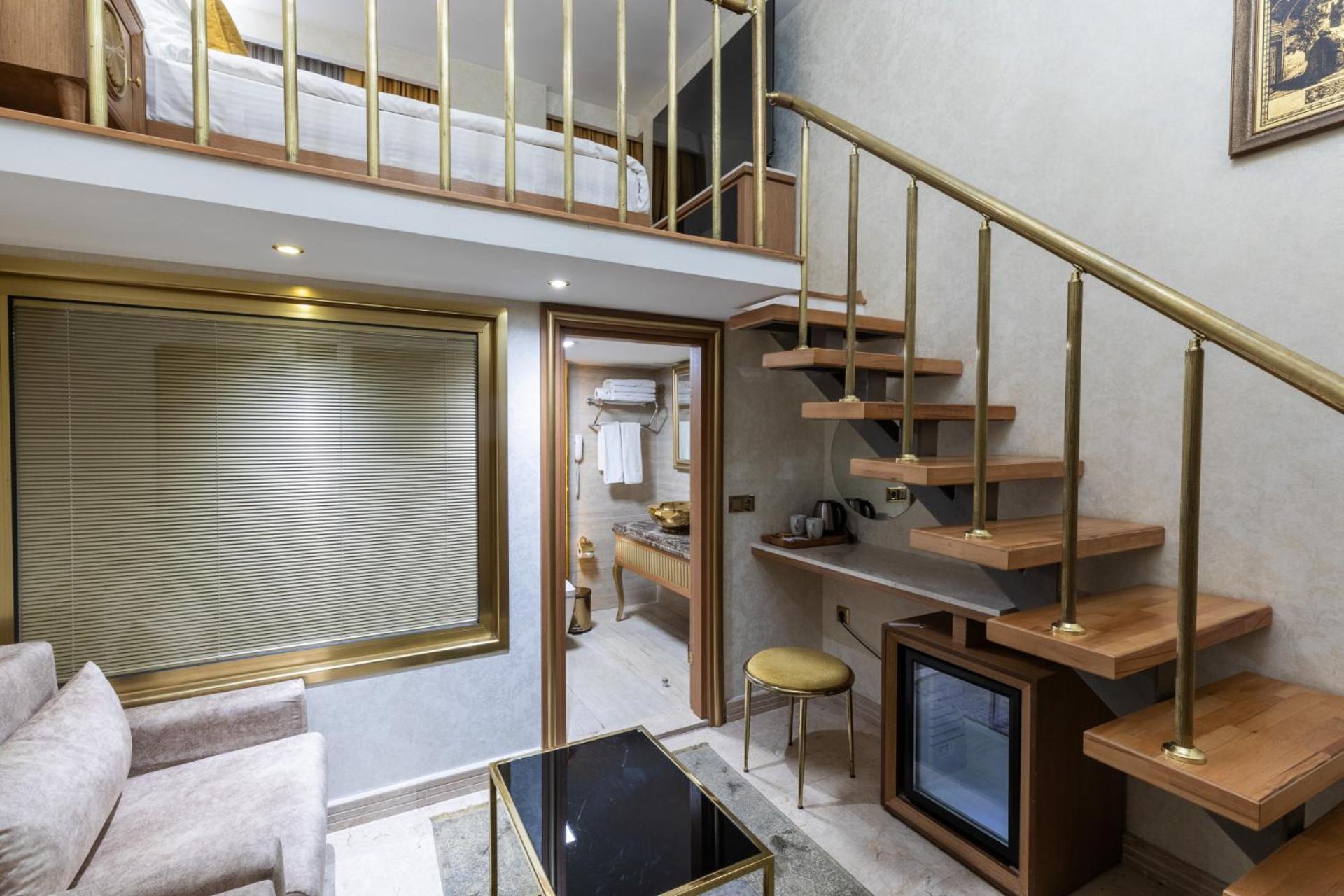 Dwupoziomowy apartament typu suite z wanną z hydromasażem – parter
