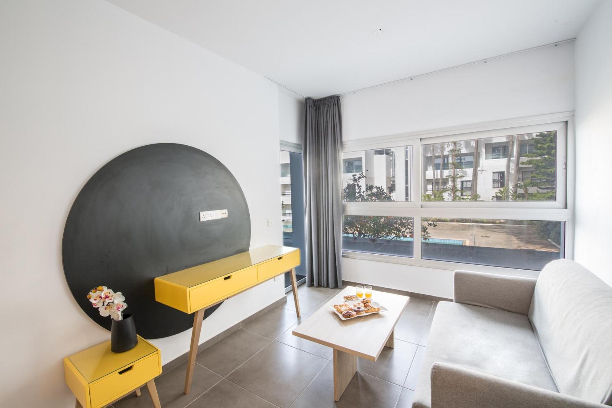 Deluxe One Bedroom Apartment