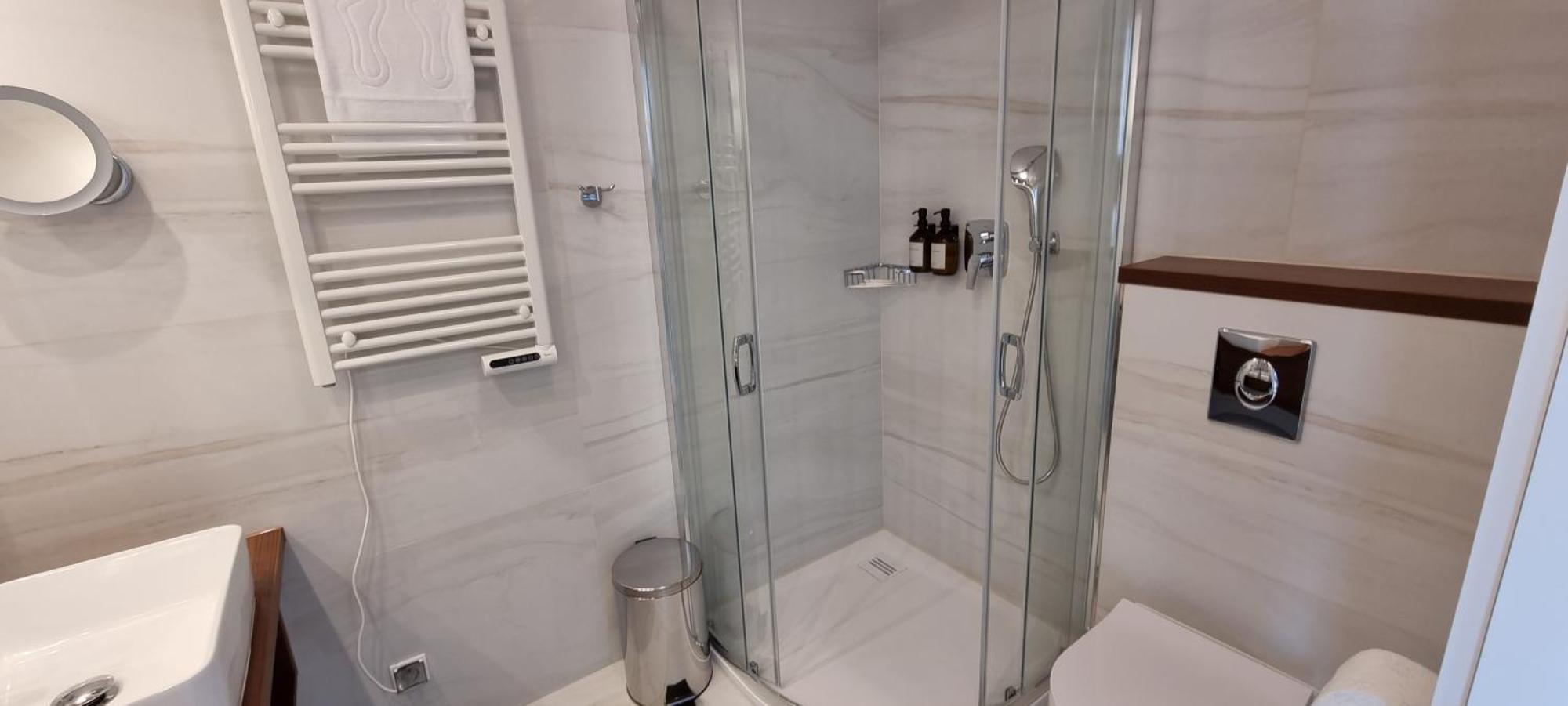 Large Double Room,1554048166:JPEG