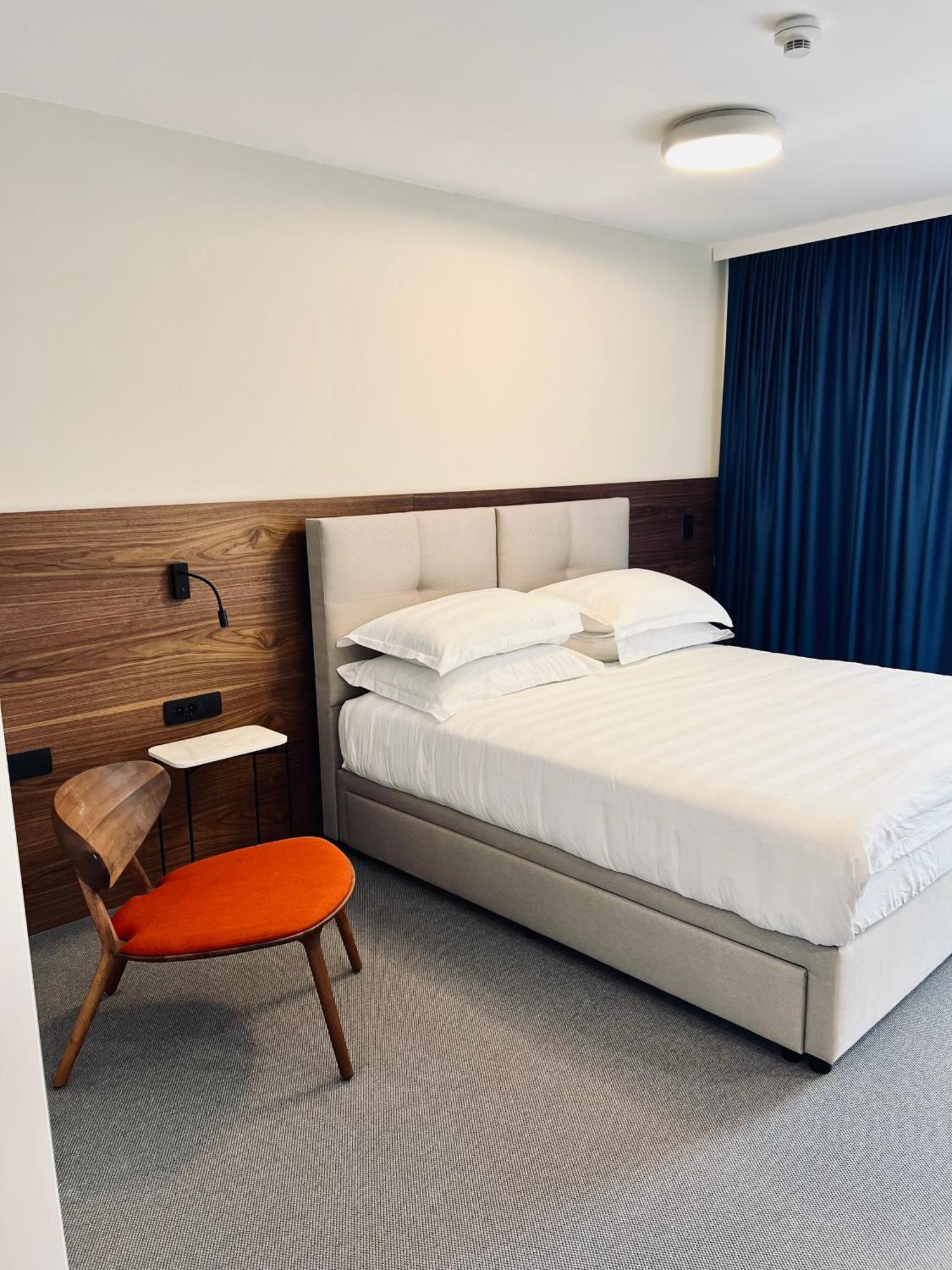 Superior Double or Twin Room Balcony Partial Sea View