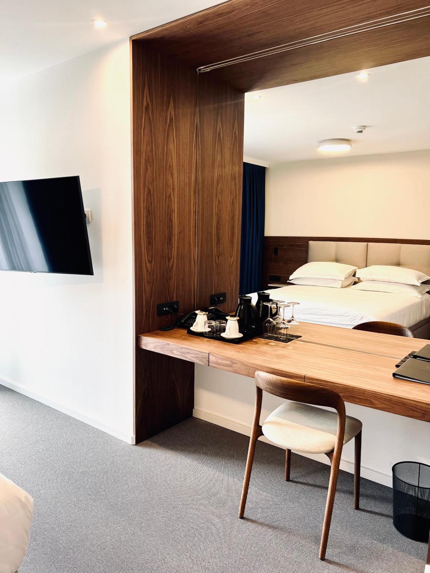 Superior Double or Twin Room Balcony Partial Sea View