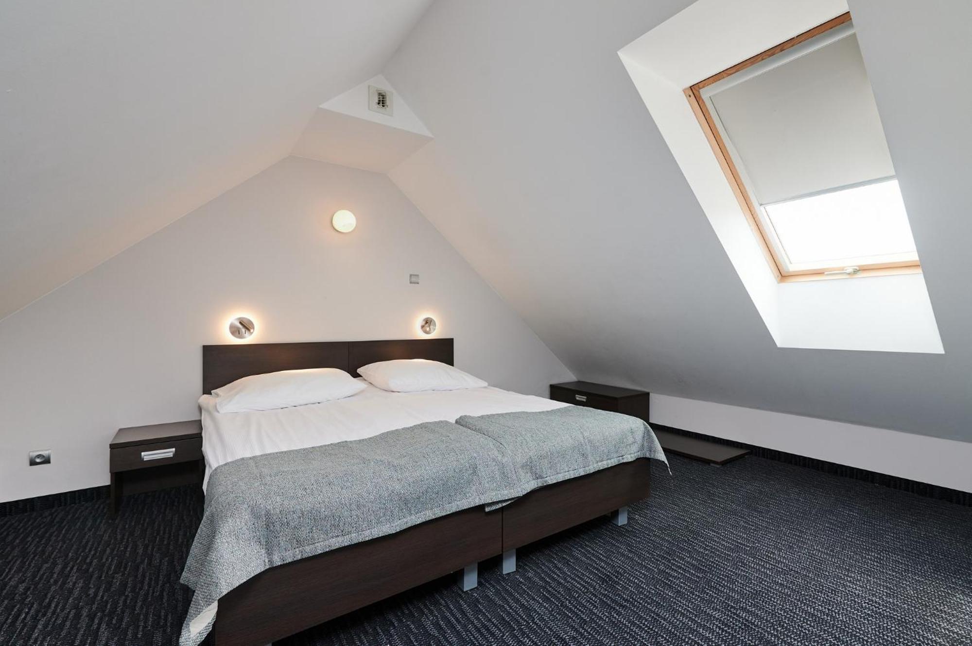 Suite,1554473869:JPEG