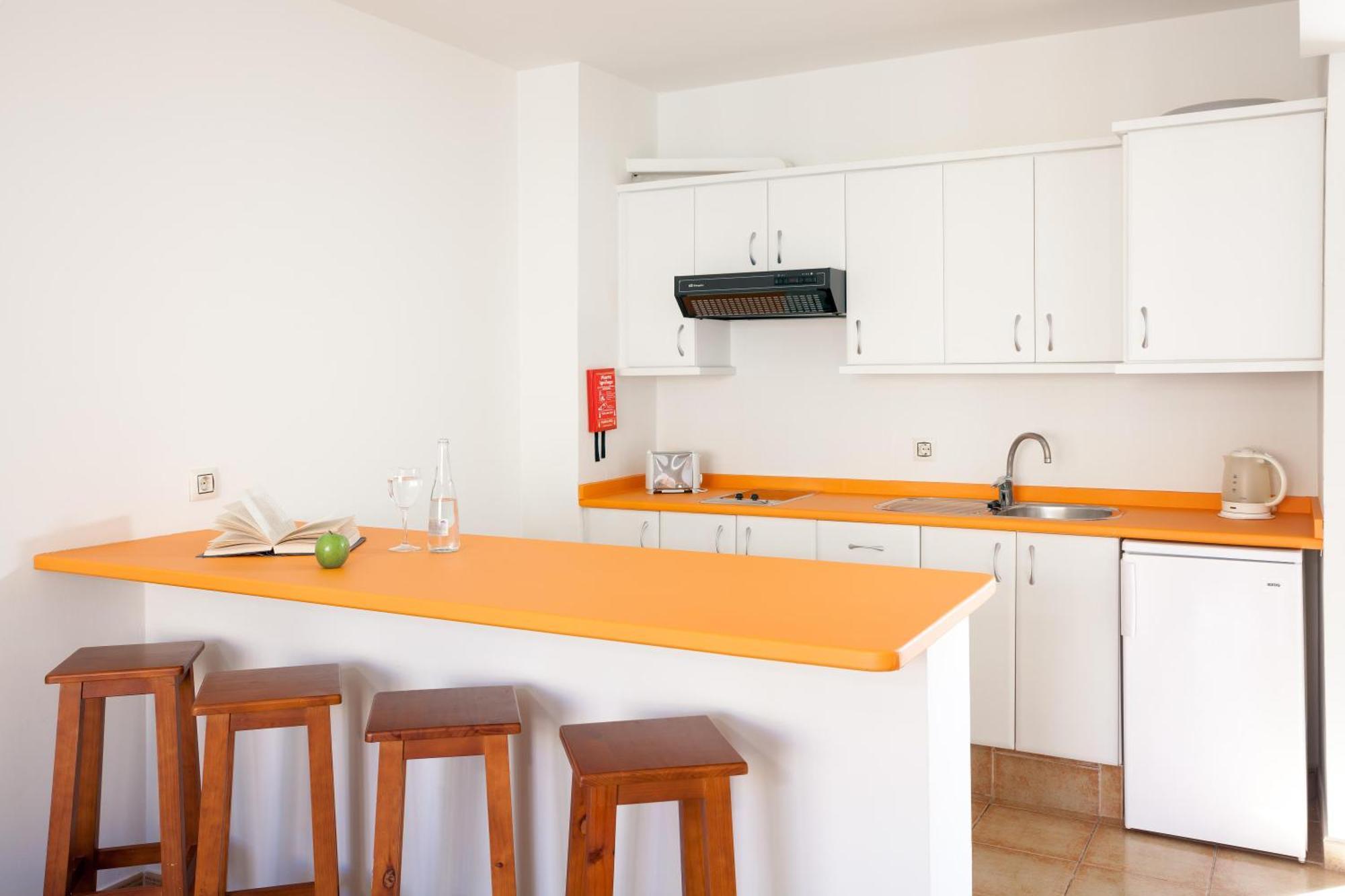 One-Bedroom Family Room (2 Adults + 1 Child),1554984259:JPEG