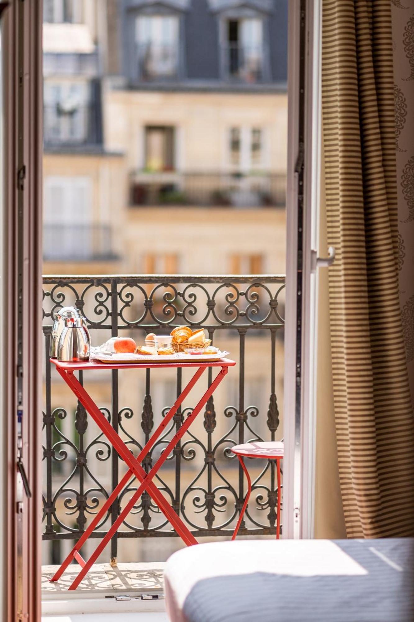 Superior Double Room Balcony Arc de Triomphe View