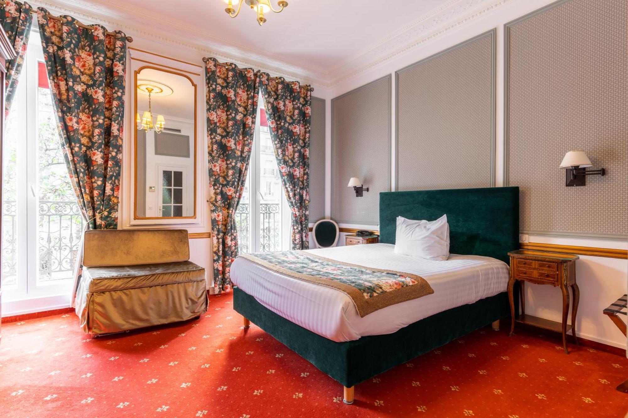 Superior Double Room Balcony Arc de Triomphe View