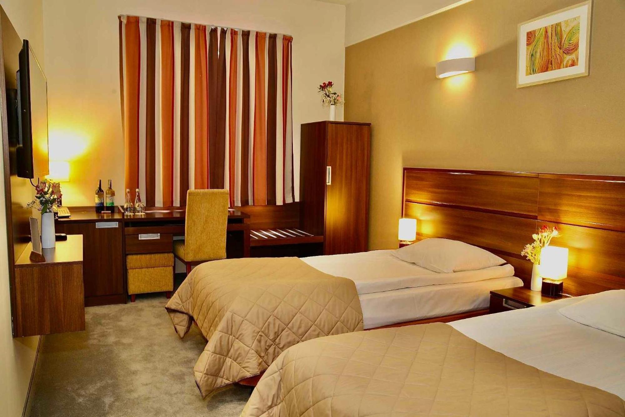 Family Room,1555621375:JPEG