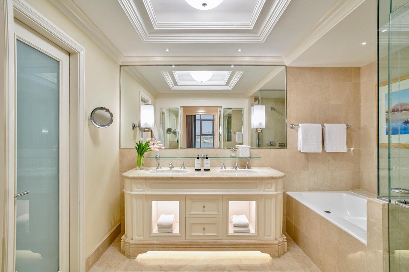 Premium Diplomatic Suite