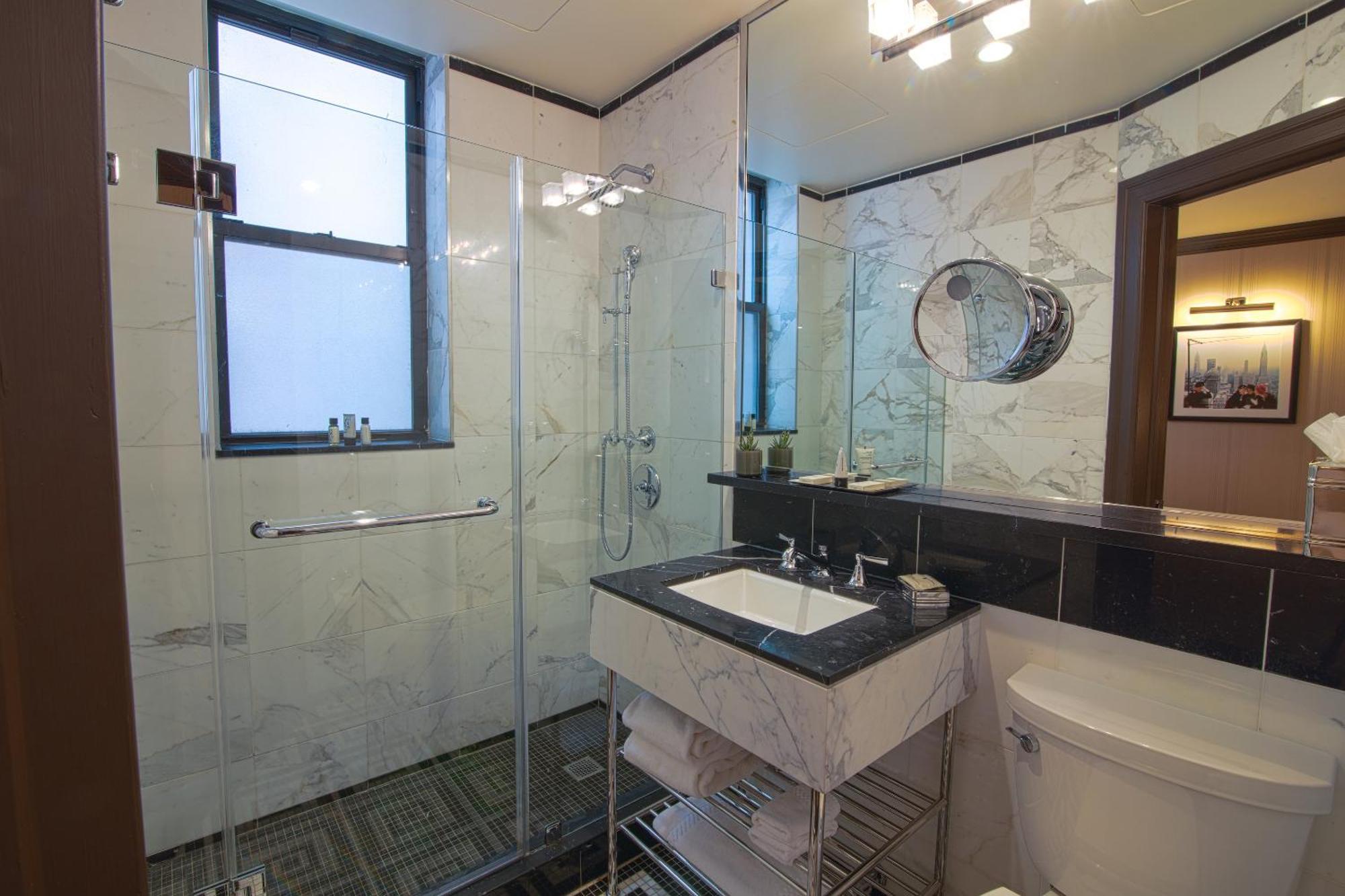 Apartament typu Executive Suite z łóżkiem typu king-size i widokiem na miasto