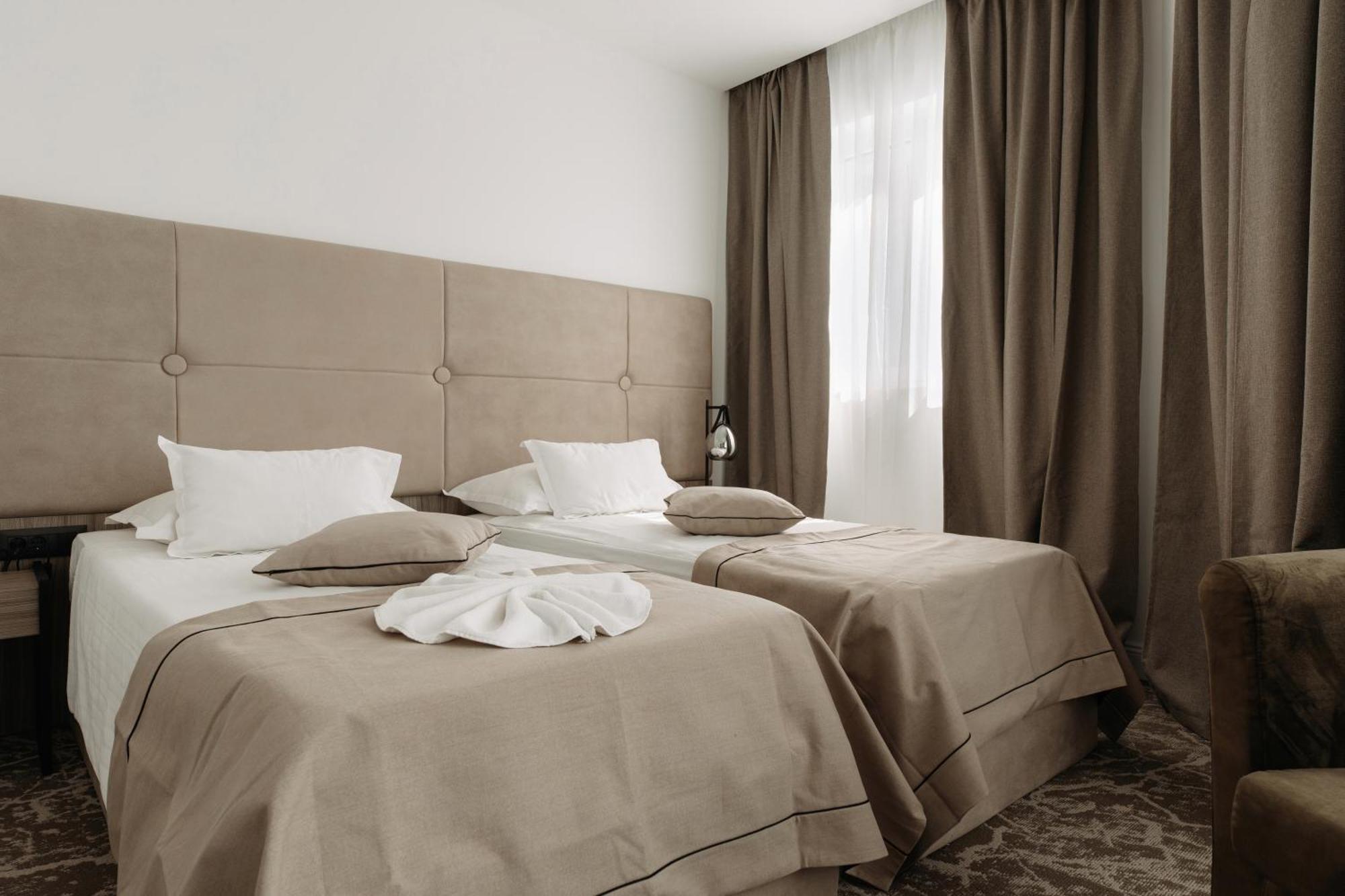 Superior Twin Room Balcony Partial Sea View
