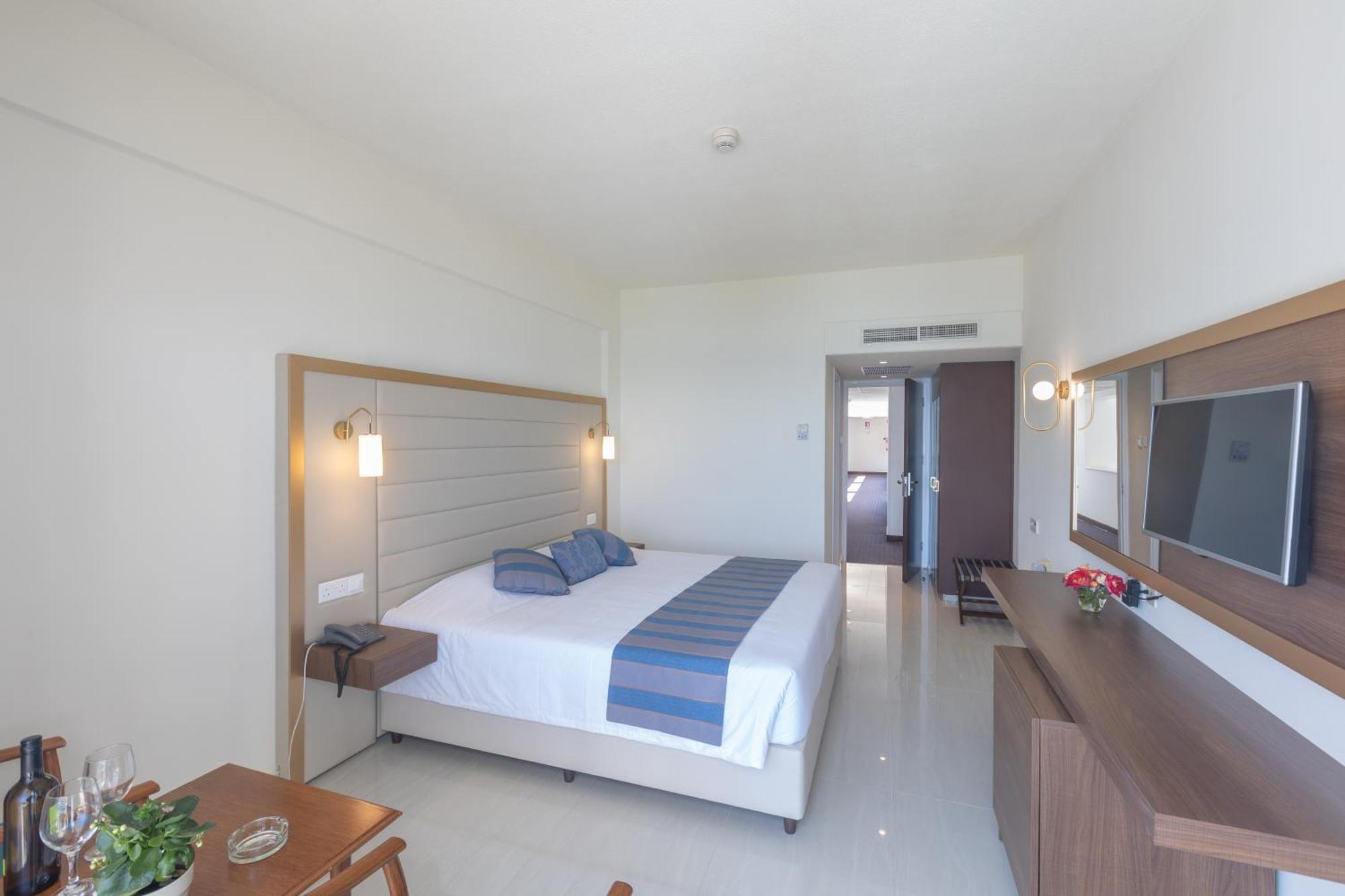 Standard Room Side Sea View
