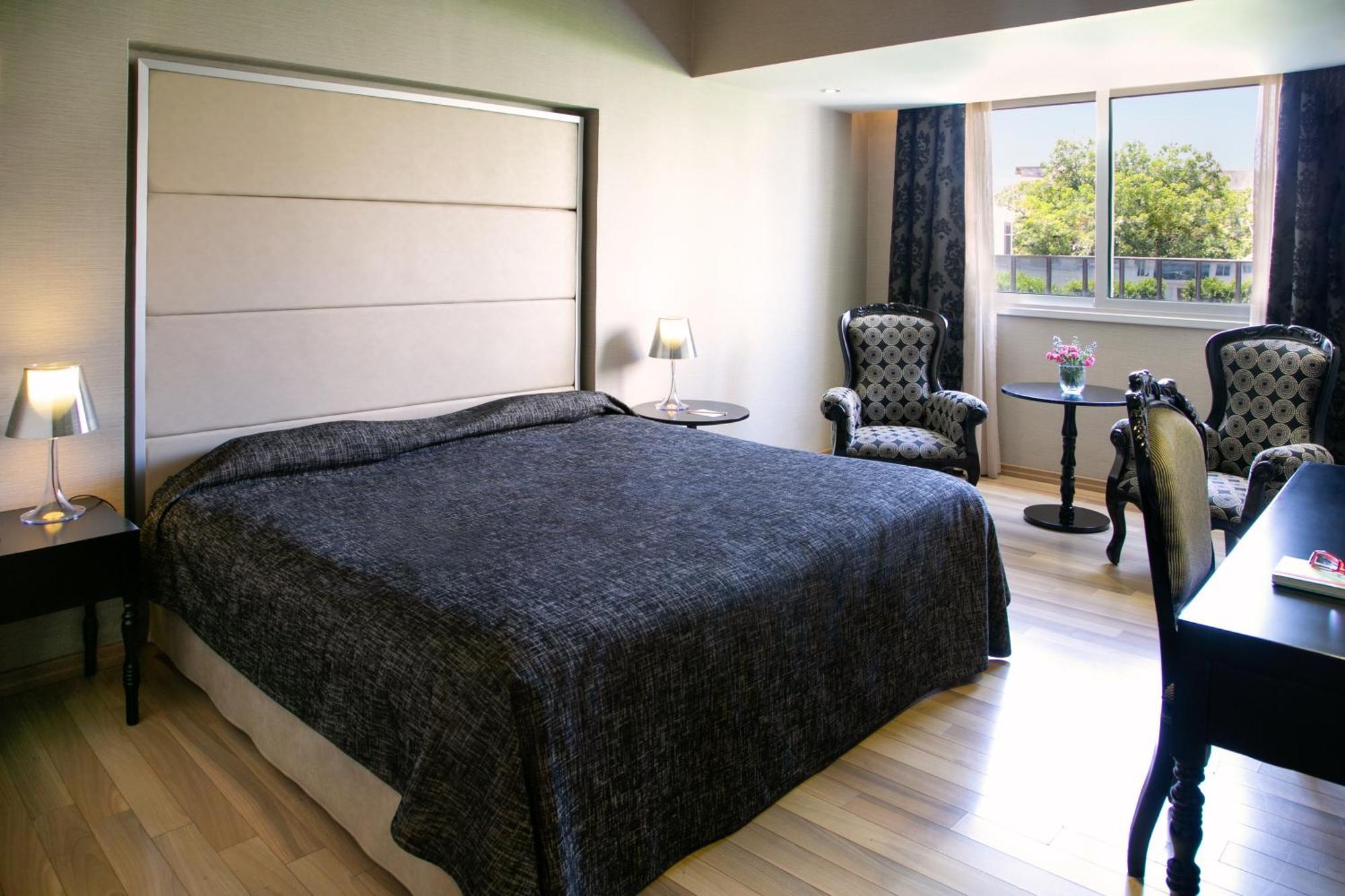 Executive Suite,1557499663:JPEG