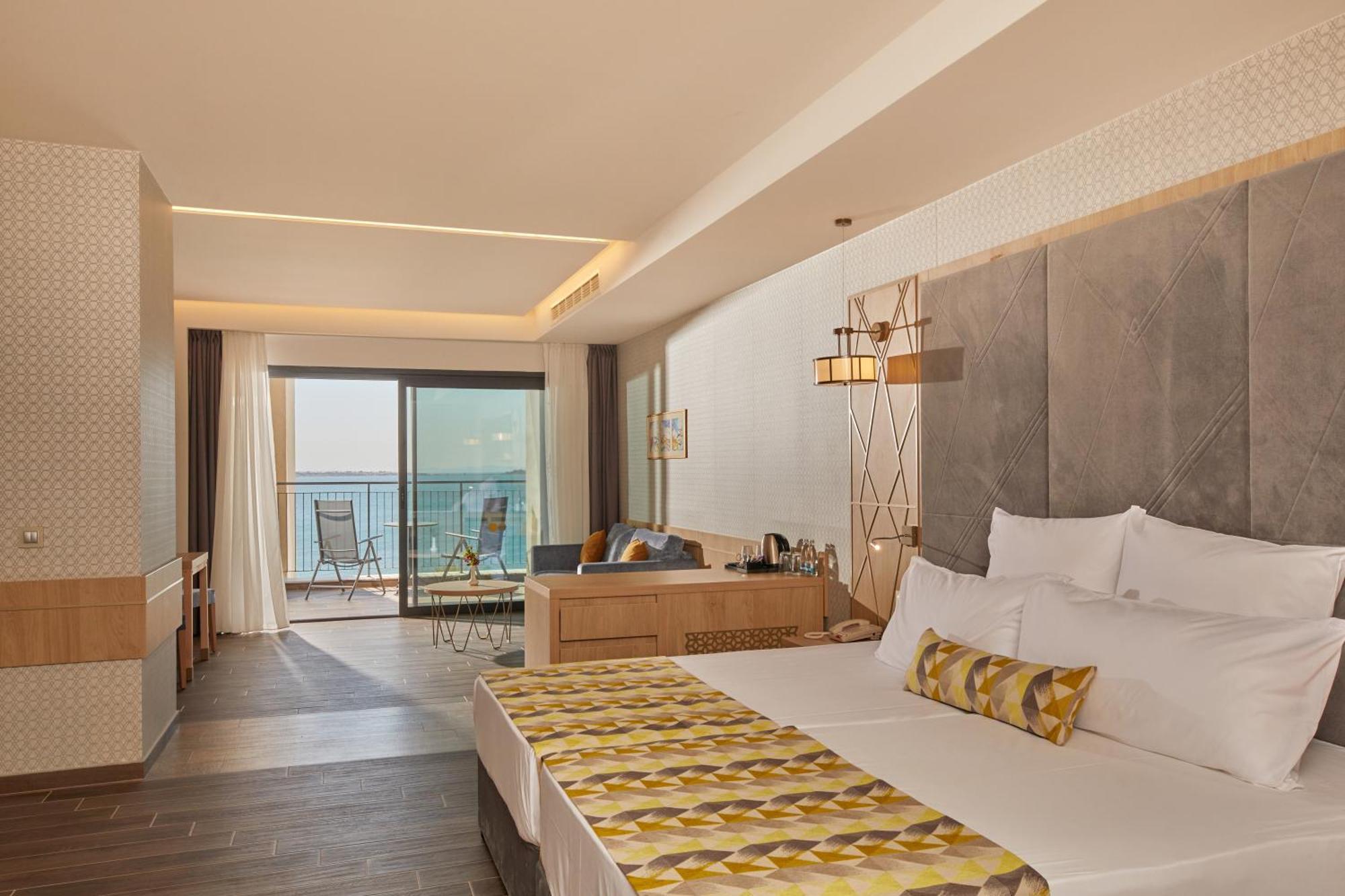 Apartament typu Junior Suite z bezpośrednim widokiem na morze