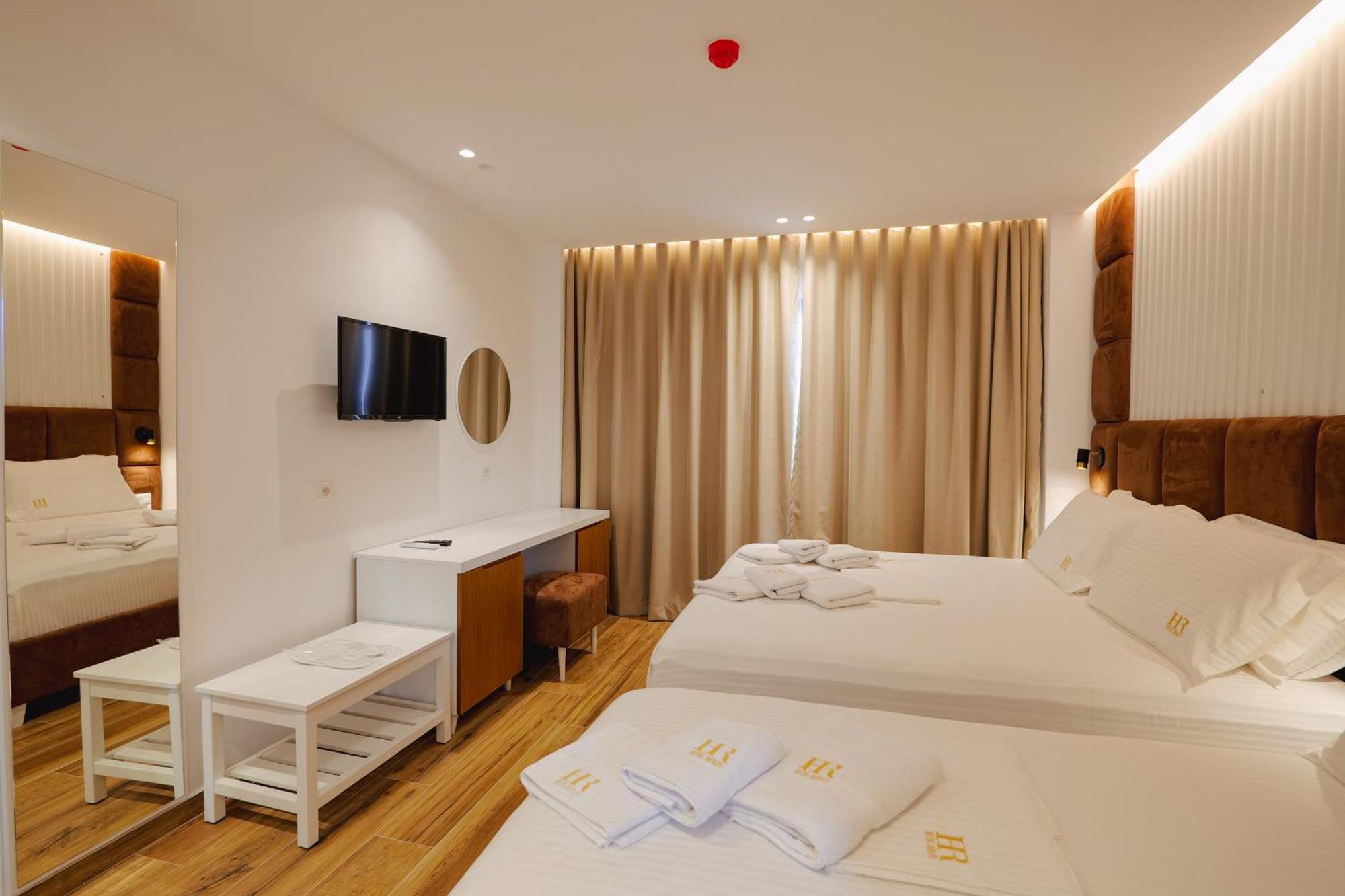 Deluxe Triple Room with Sea View,1559008249:JPEG