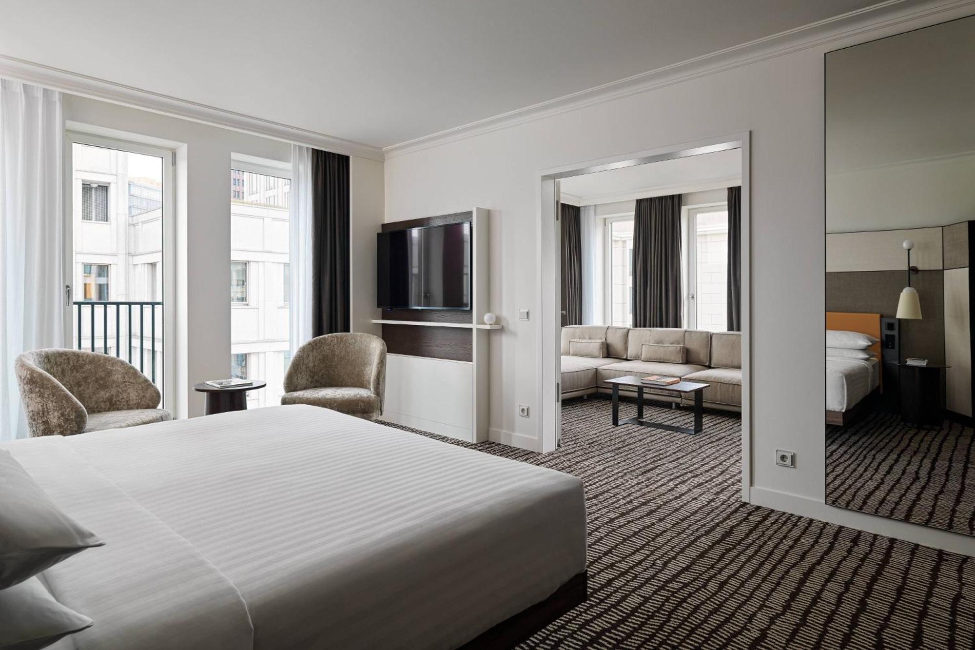 Apartament typu Executive Suite z łóżkiem typu king-size i dostępem do salonu