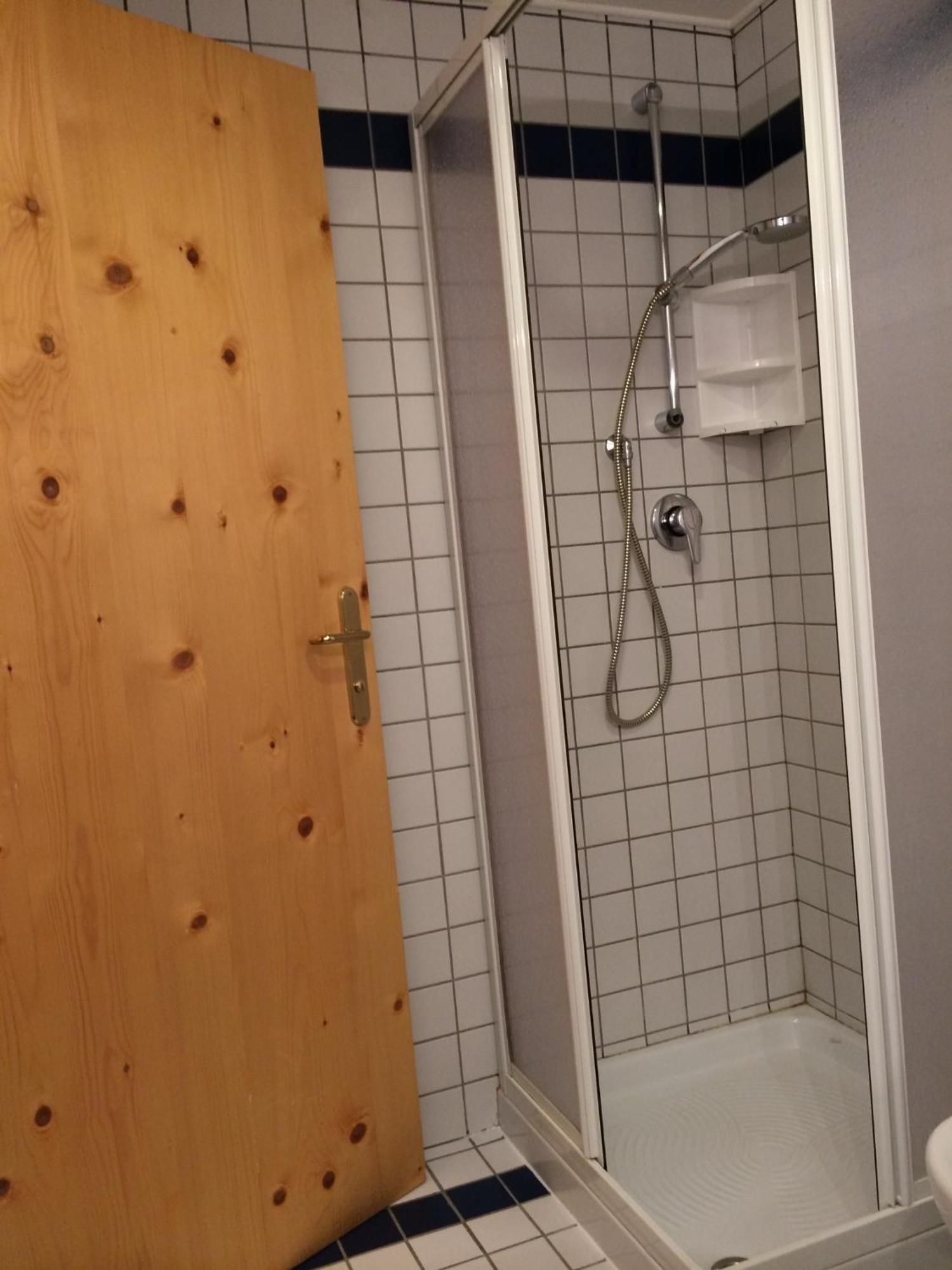 Twin Room,1559453992:JPEG