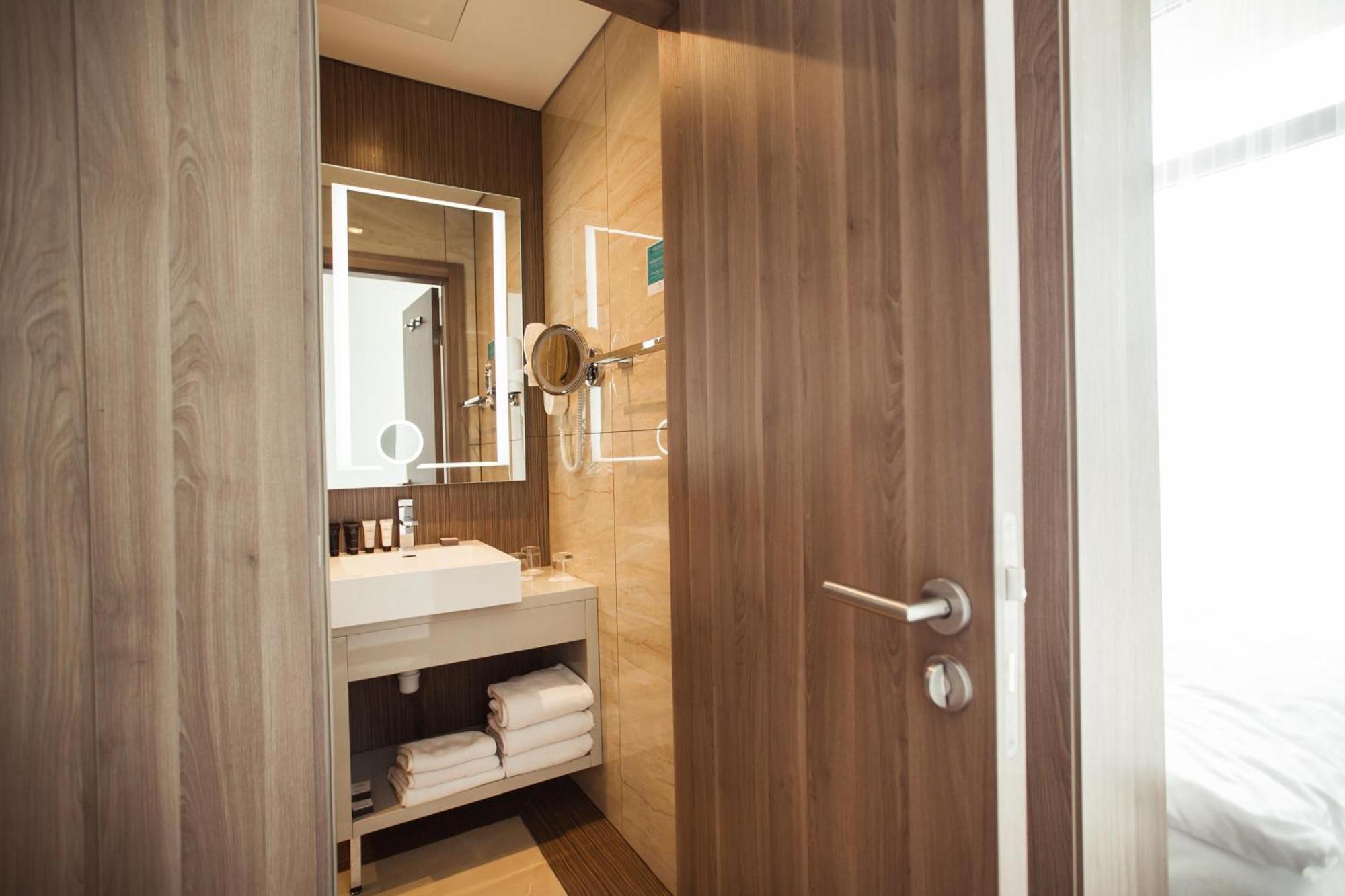 Family Room Spa access